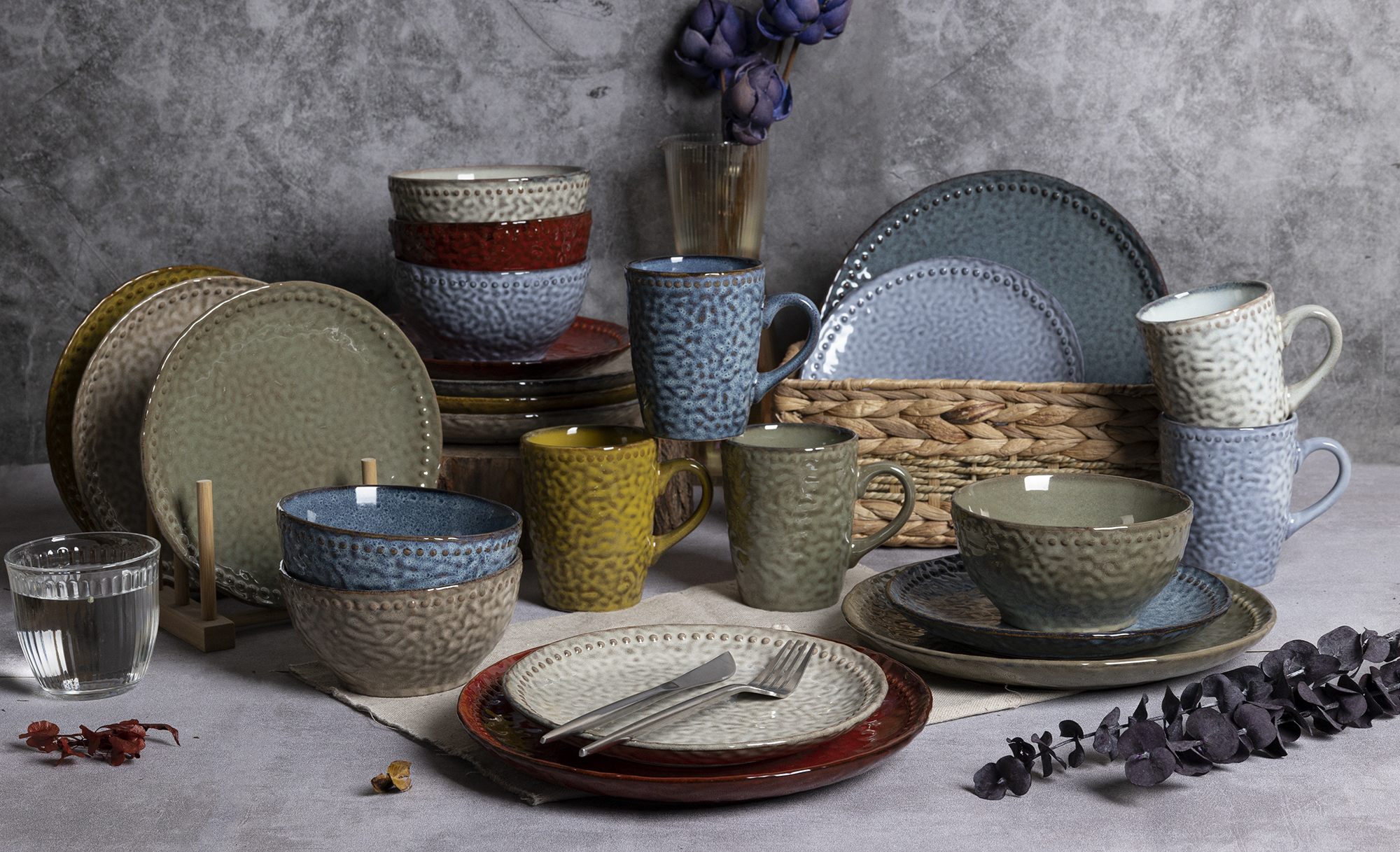 CHANGSHA HAPPY GO Multi-Colored Hammered Texture Stoneware Dinnerware Set | Reactive Glaze Rustic Finish | Plates, Bowls & Mugs for Home & Café Use|happygodinnerware.com