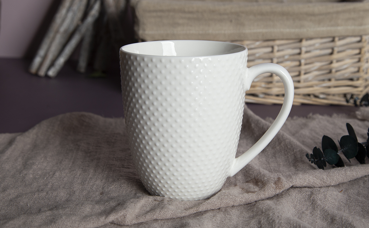 CHANGSHA HAPPY GO Polka-Dot Embossed New Bone China Collection | happygodinnerware.com