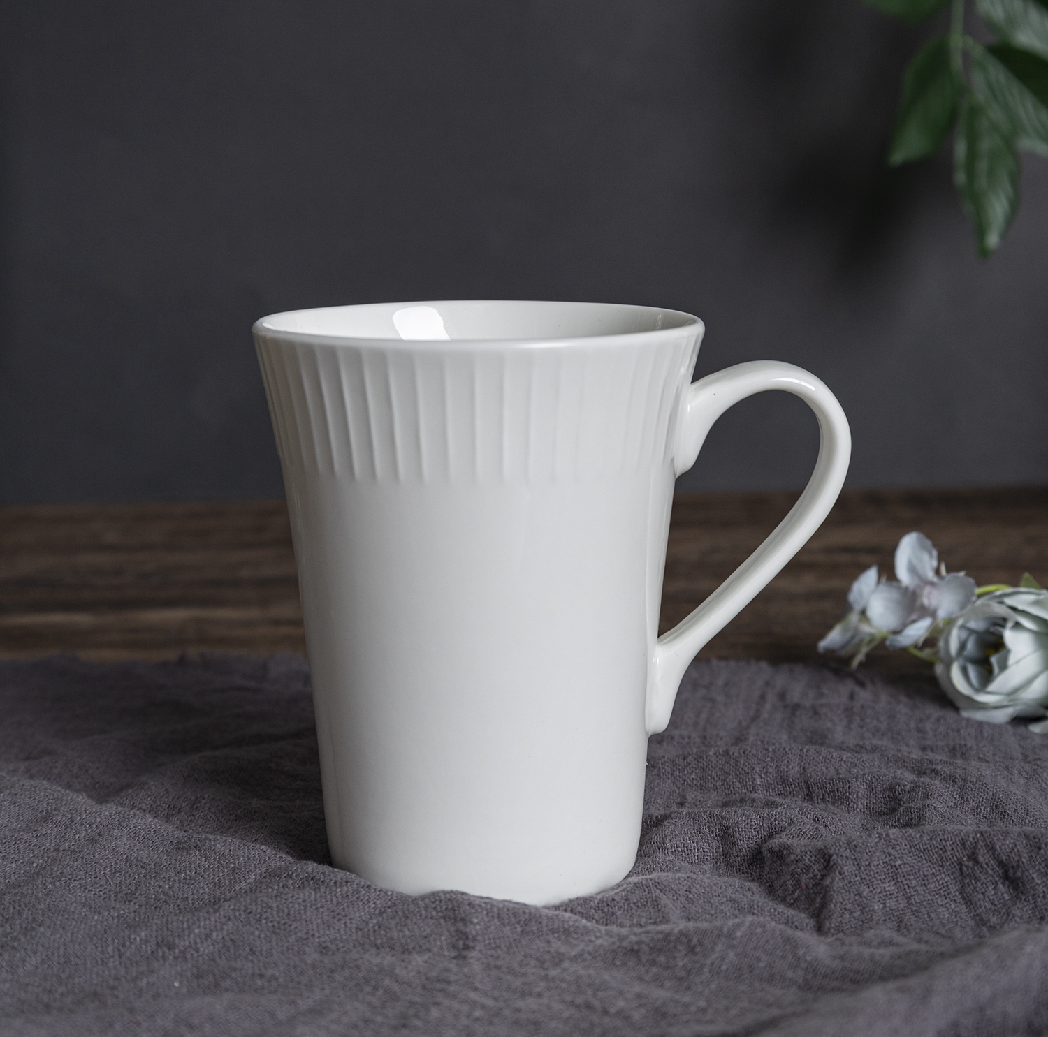 CHANGSHA HAPPY GO Vertical-Line Embossed Fine Bone China Dinnerware Set for Elegant Table Settings and Catering Services |happygodinnerware.com