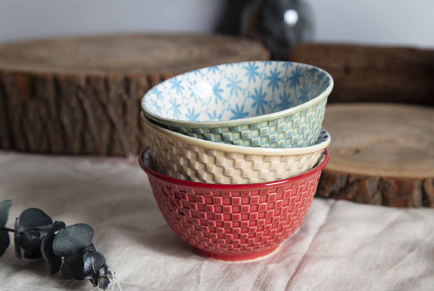 CHANGSHA HAPPY GO Grid Pattern Embossed Stoneware Bowls with Color Glaze and Floral Print | happygodinnerware.com
