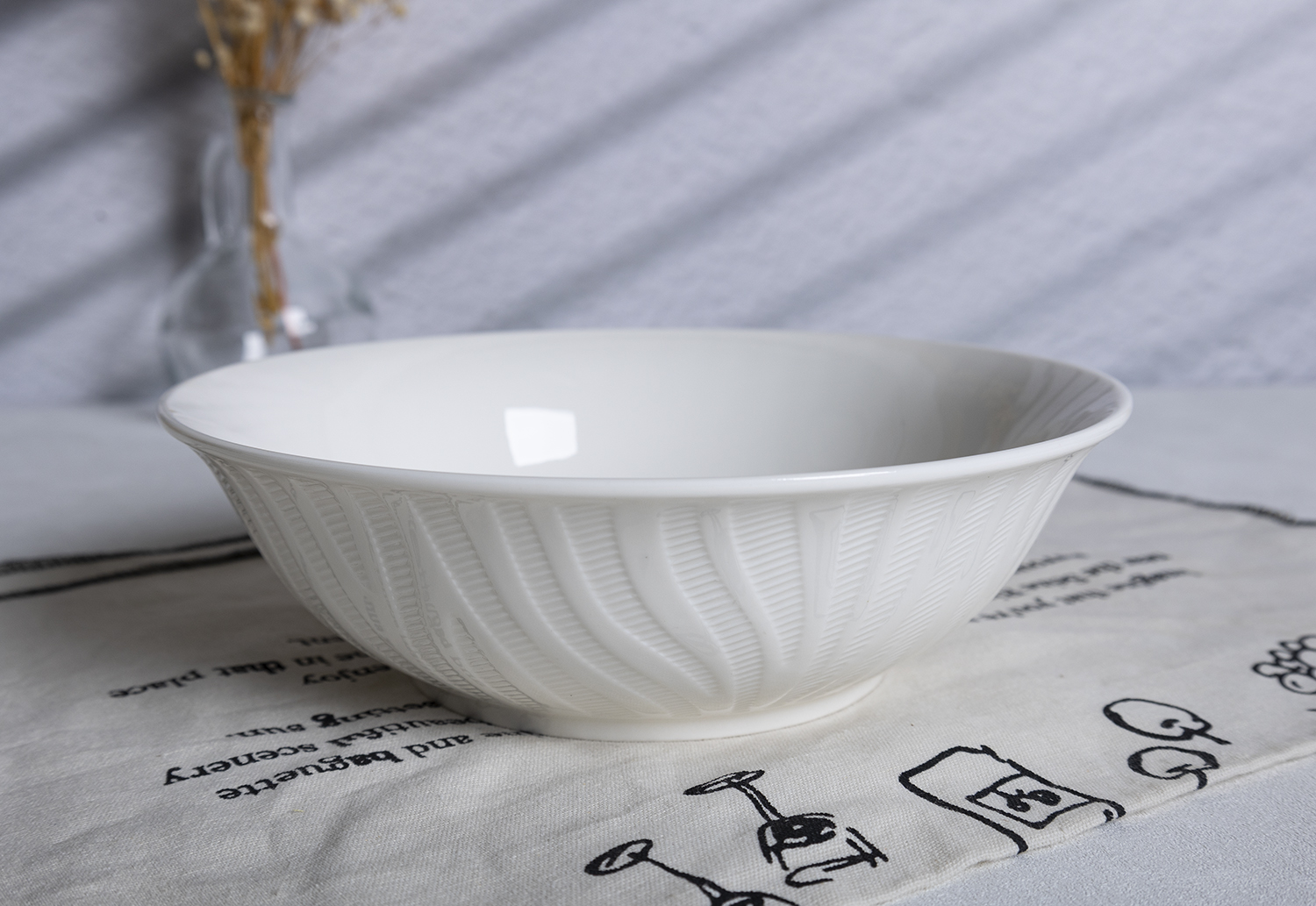 CHANGSHA HAPPY GO  Modern Curved Stripe Embossed Bone China Dinnerware Set – Stylish White Plates, Teapots, and Cups |happygodinnerware.com