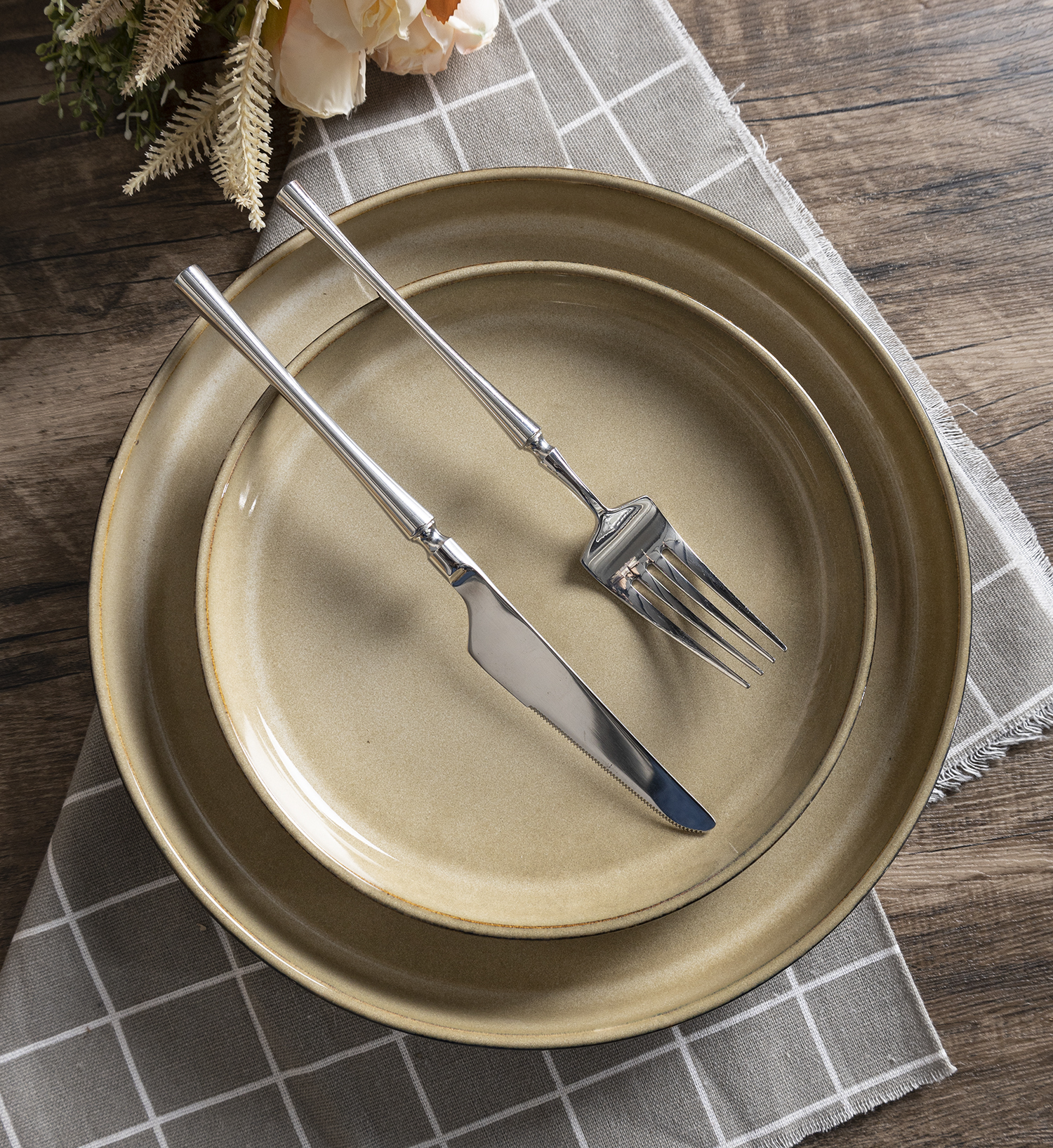 CHANGSHA HAPPY GO  Dual-Color Embossed Reactive Glaze Stoneware Coffee Cup and Western Dinnerware Combination Set  |happygodinnerware.com