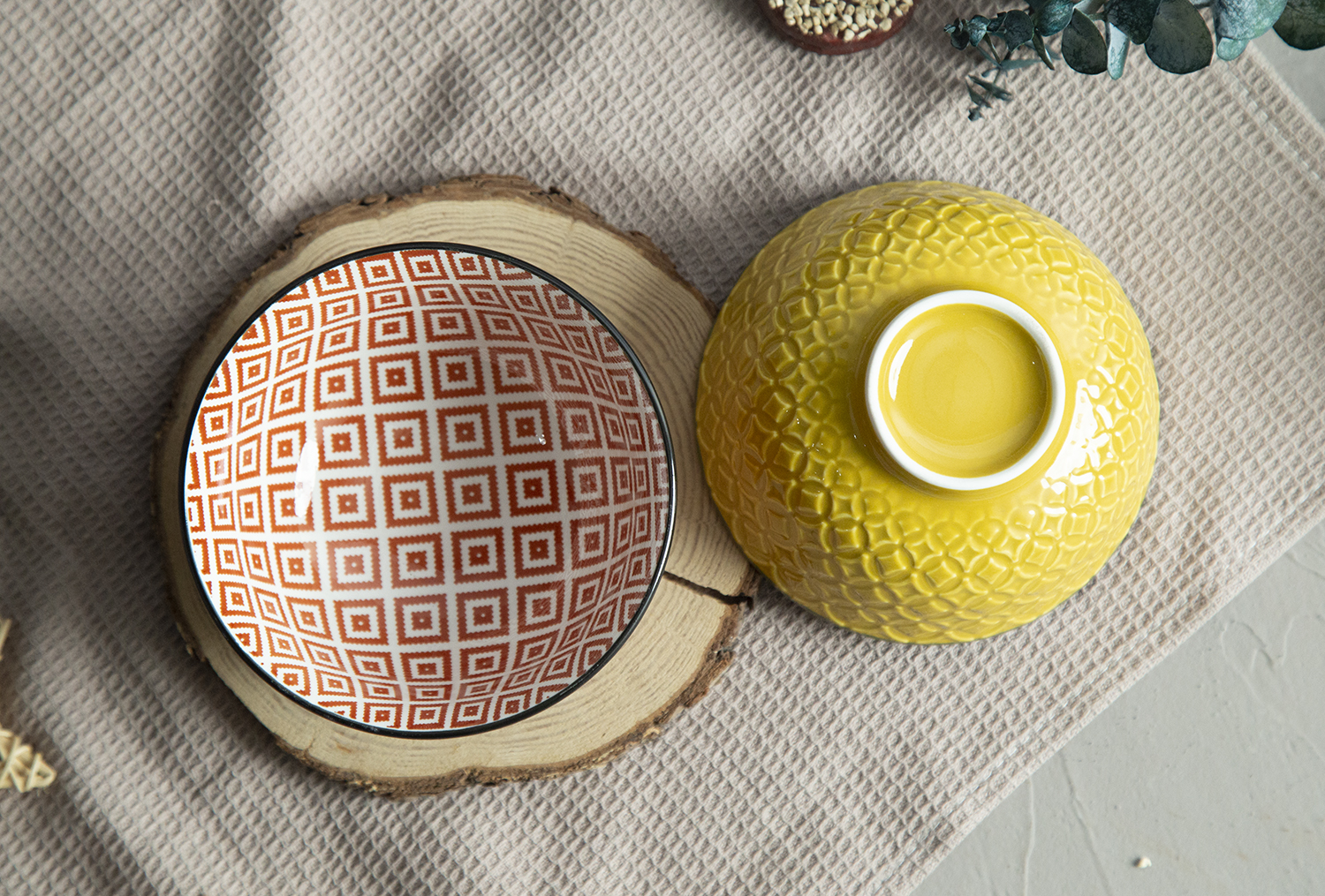 CHANGSHA HAPPY GO White Porcelain Coin Pattern Embossed Bowls with Colorful Glaze Interiors | happygodinnerware.com