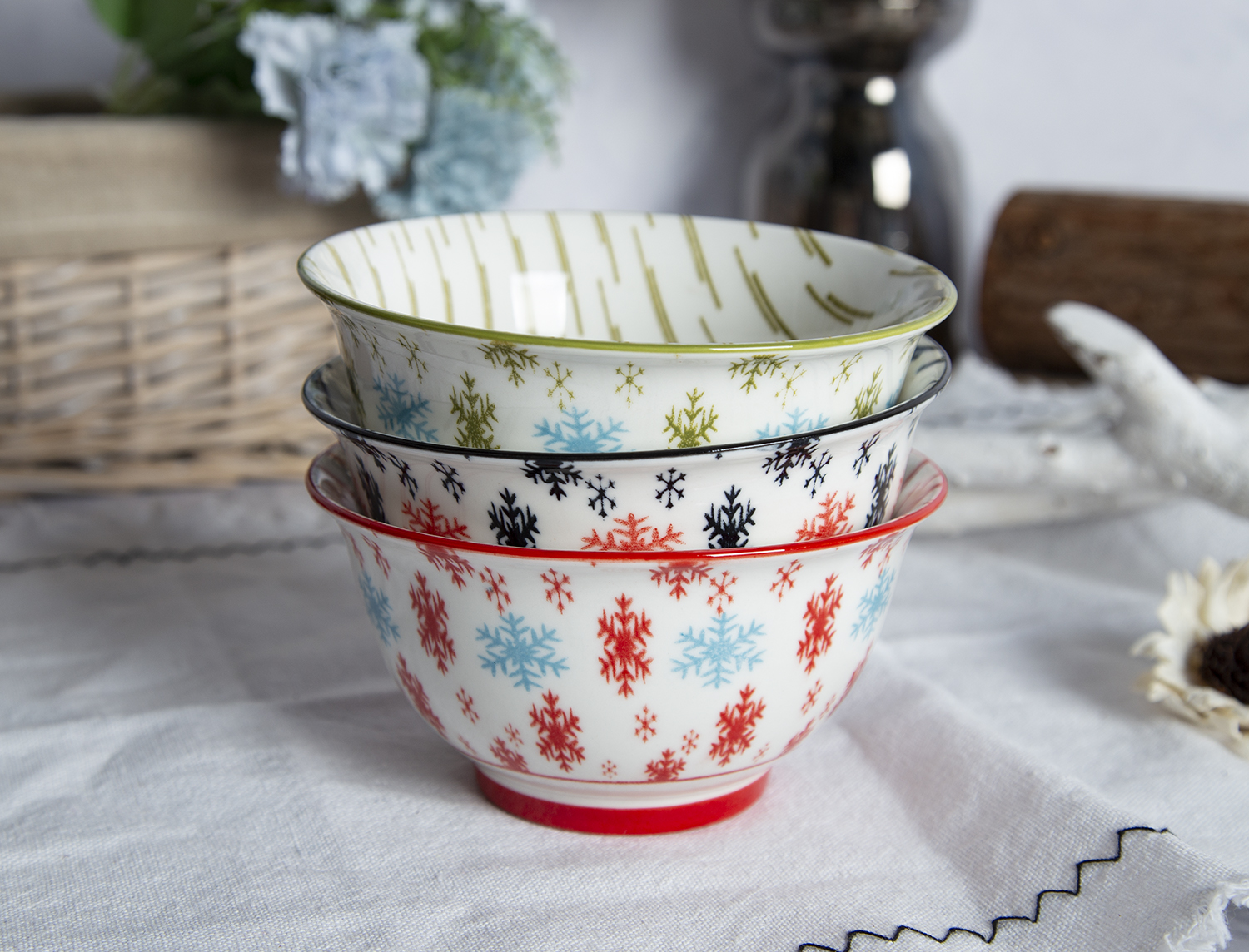 CHANGSHA HAPPY GO Snowflake Patterned Stoneware Bowls with Color Glaze | happygodinnerware.com