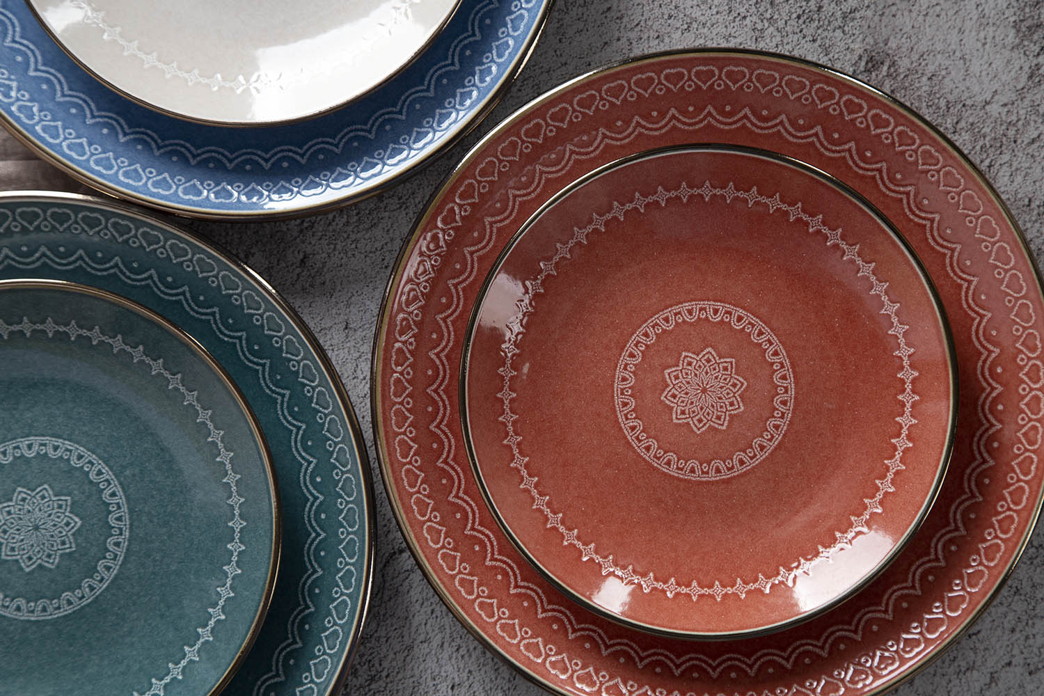 CHANGSHA HAPPY GO Embossed Colored Glaze Ceramic Collection | happygodinnerware.com