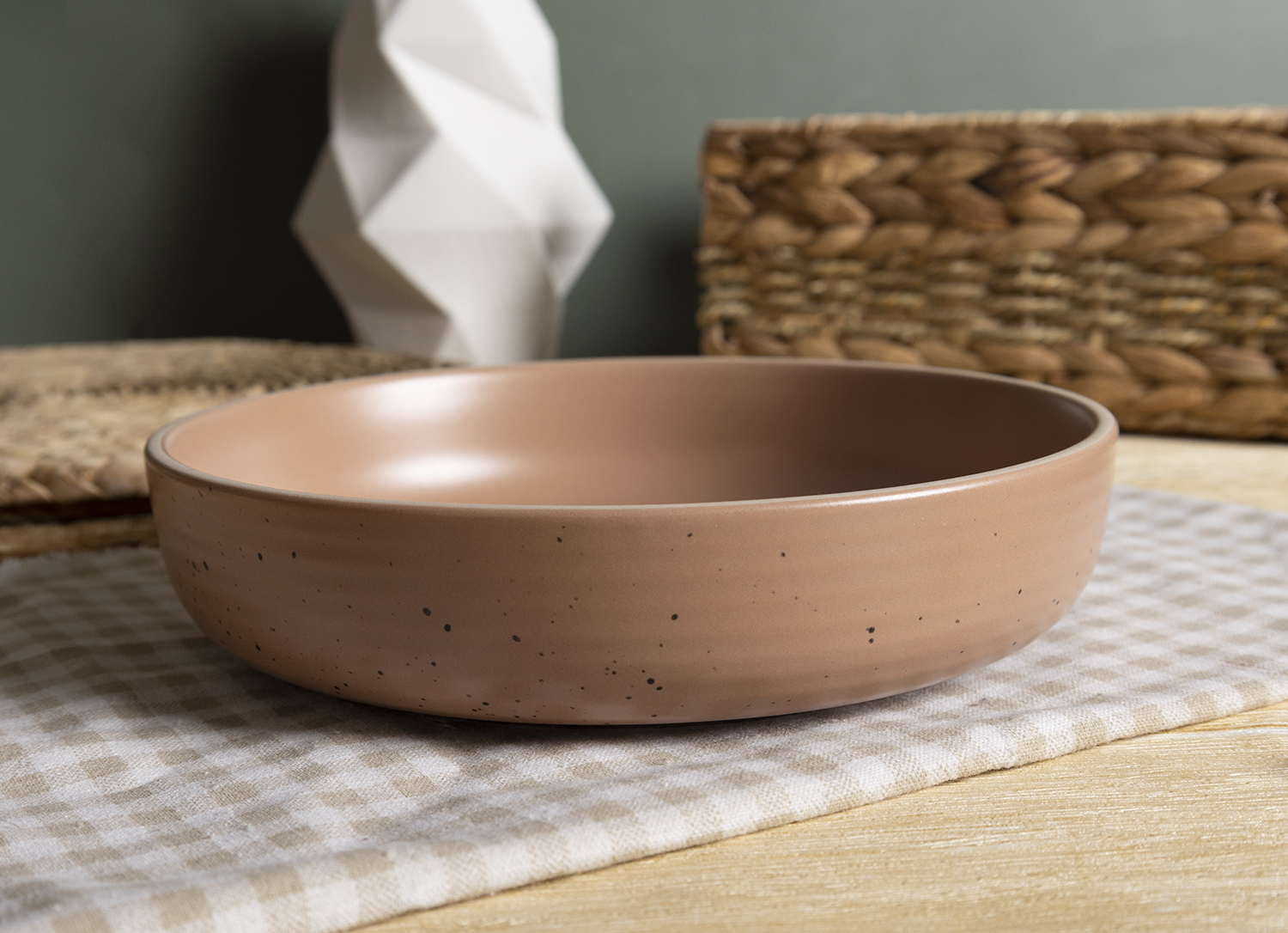 CHANGSHA HAPPY GO Spiral Pattern with Speckled and Rimmed Edge Ceramic Set | happygodinnerware.com
