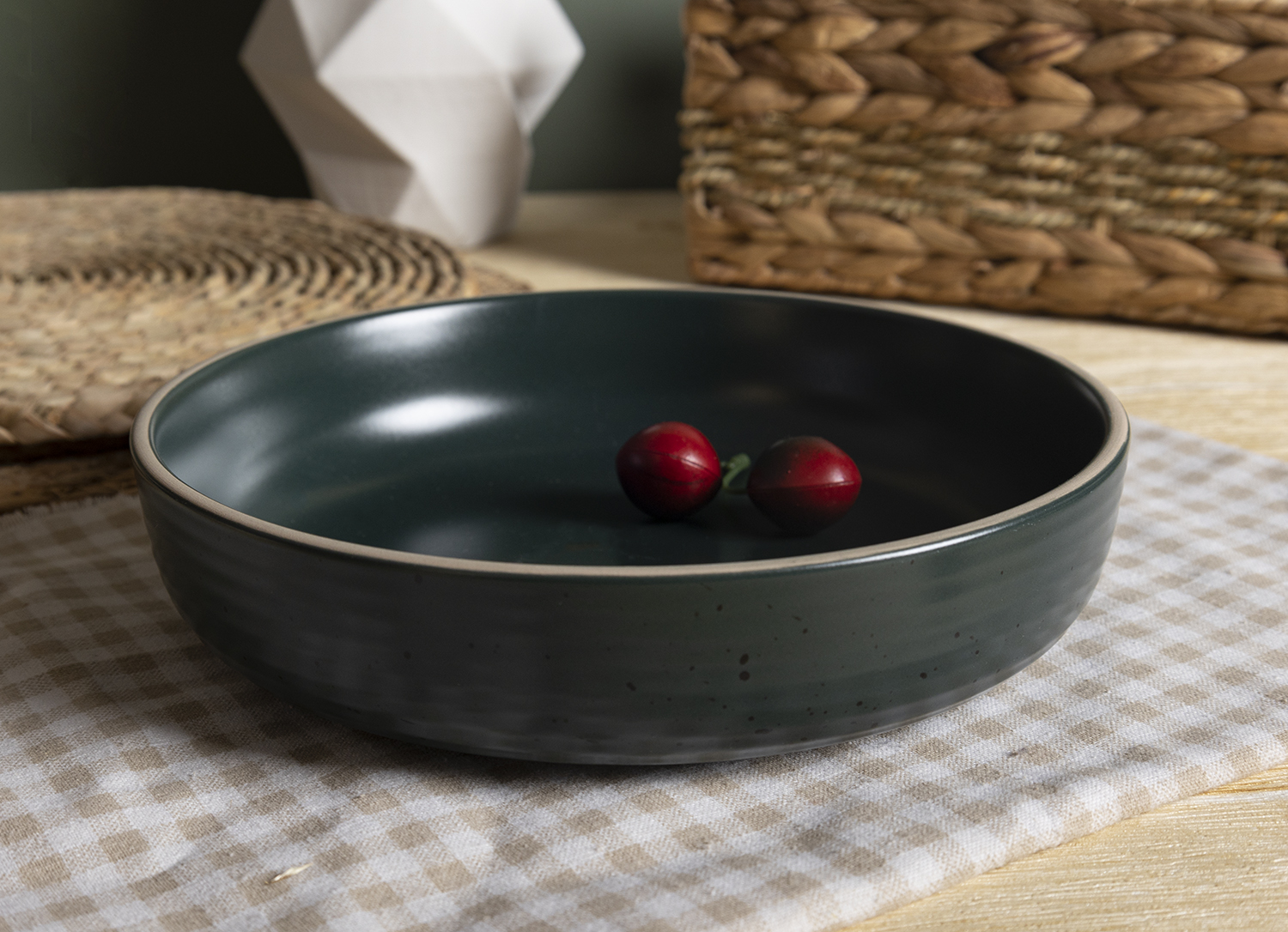 CHANGSHA HAPPY GO Spiral Pattern with Speckled and Rimmed Edge Ceramic Set | happygodinnerware.com