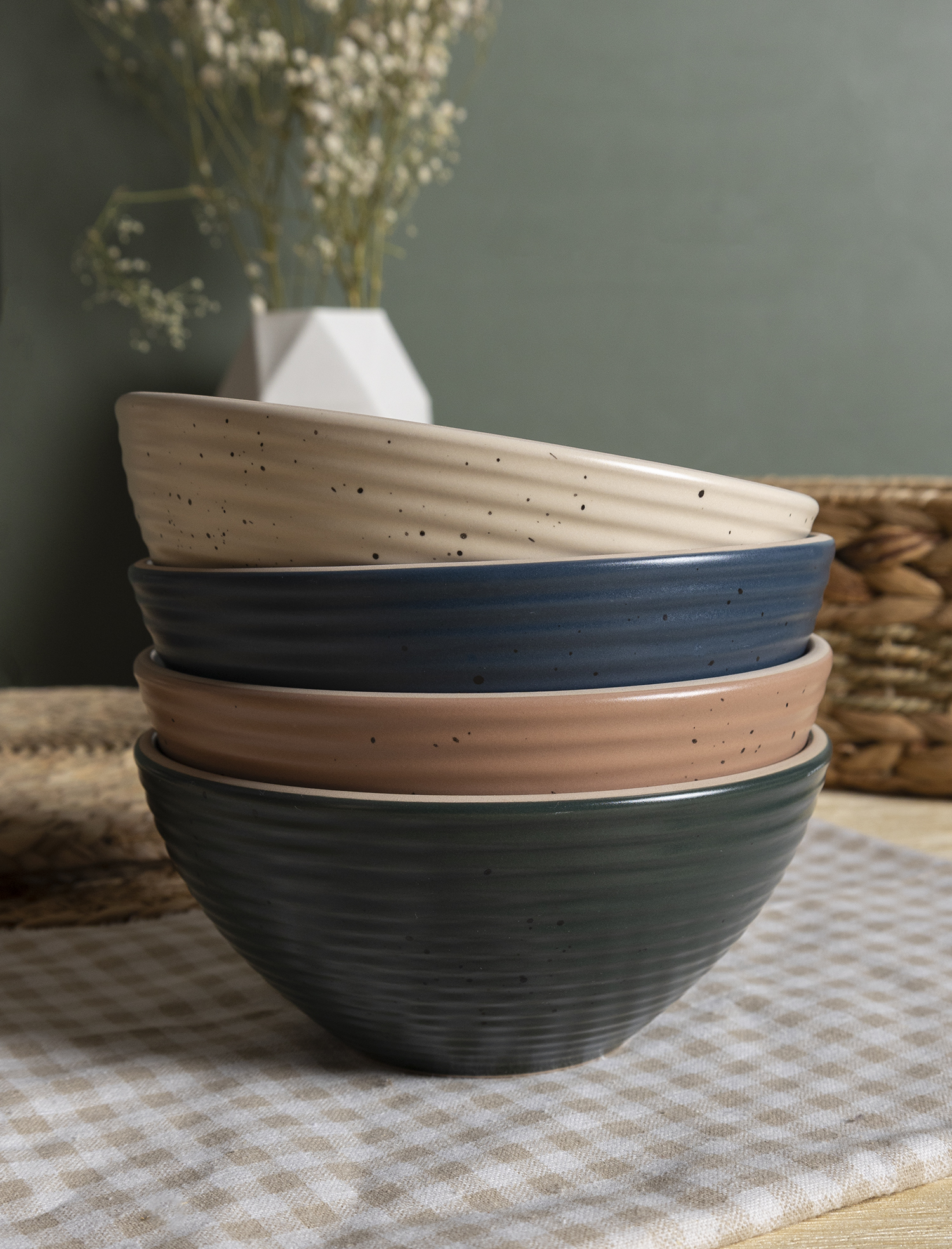 CHANGSHA HAPPY GO Spiral Pattern with Speckled and Rimmed Edge Ceramic Set | happygodinnerware.com