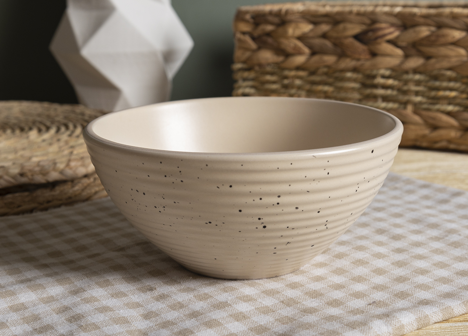 CHANGSHA HAPPY GO Spiral Pattern with Speckled and Rimmed Edge Ceramic Set | happygodinnerware.com