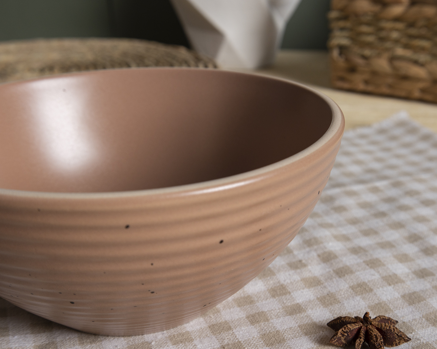 CHANGSHA HAPPY GO Spiral Pattern with Speckled and Rimmed Edge Ceramic Set | happygodinnerware.com