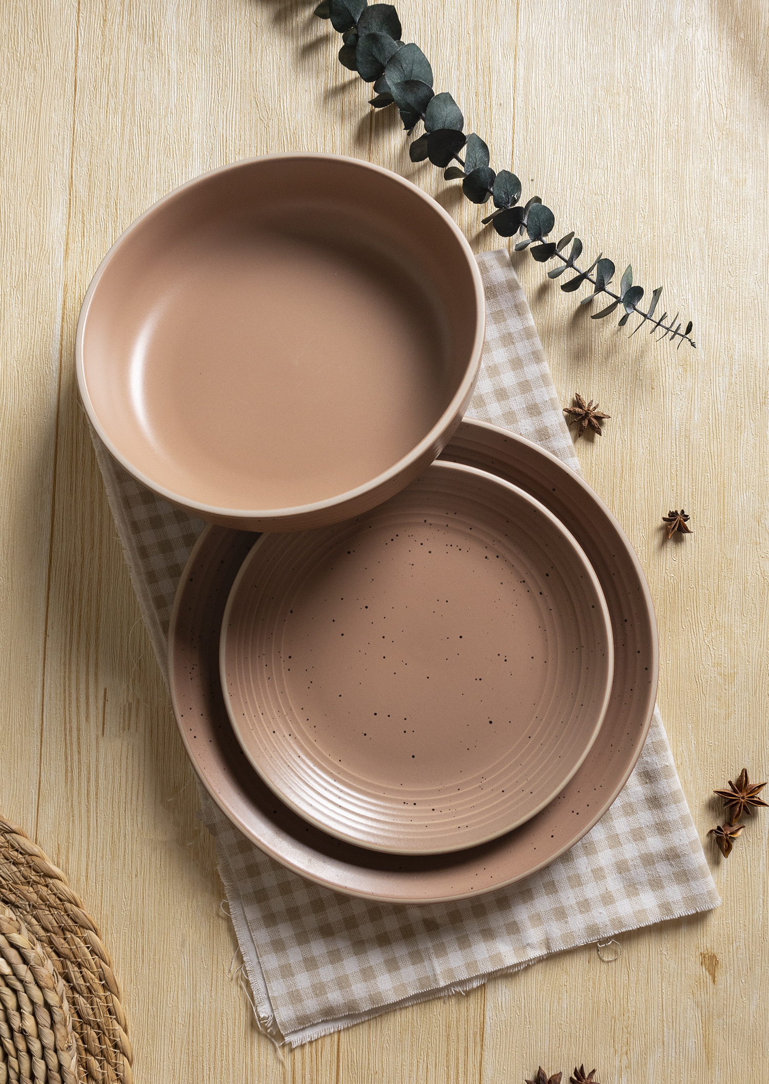 CHANGSHA HAPPY GO Spiral Pattern with Speckled and Rimmed Edge Ceramic Set | happygodinnerware.com