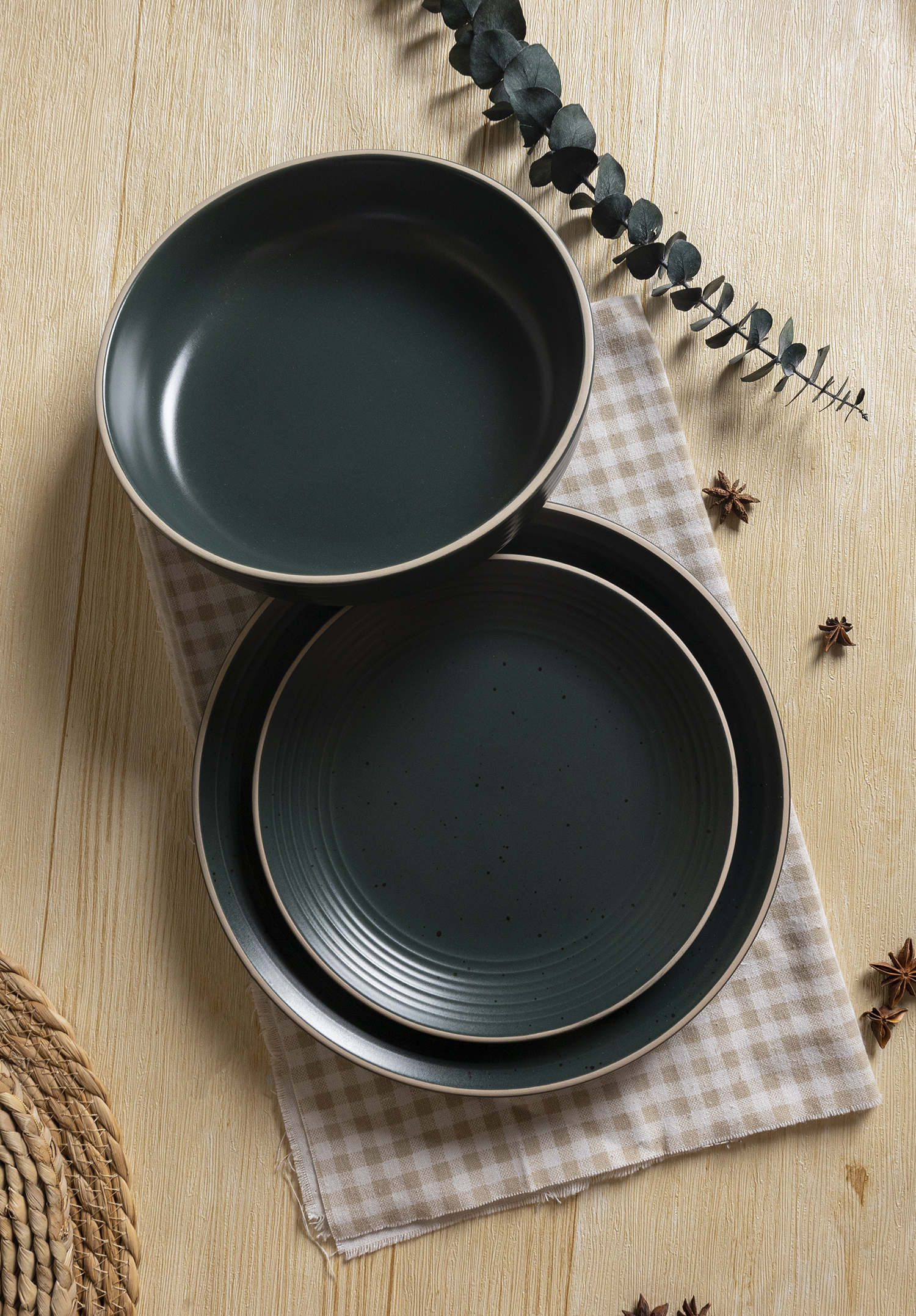 CHANGSHA HAPPY GO Spiral Pattern with Speckled and Rimmed Edge Ceramic Set | happygodinnerware.com
