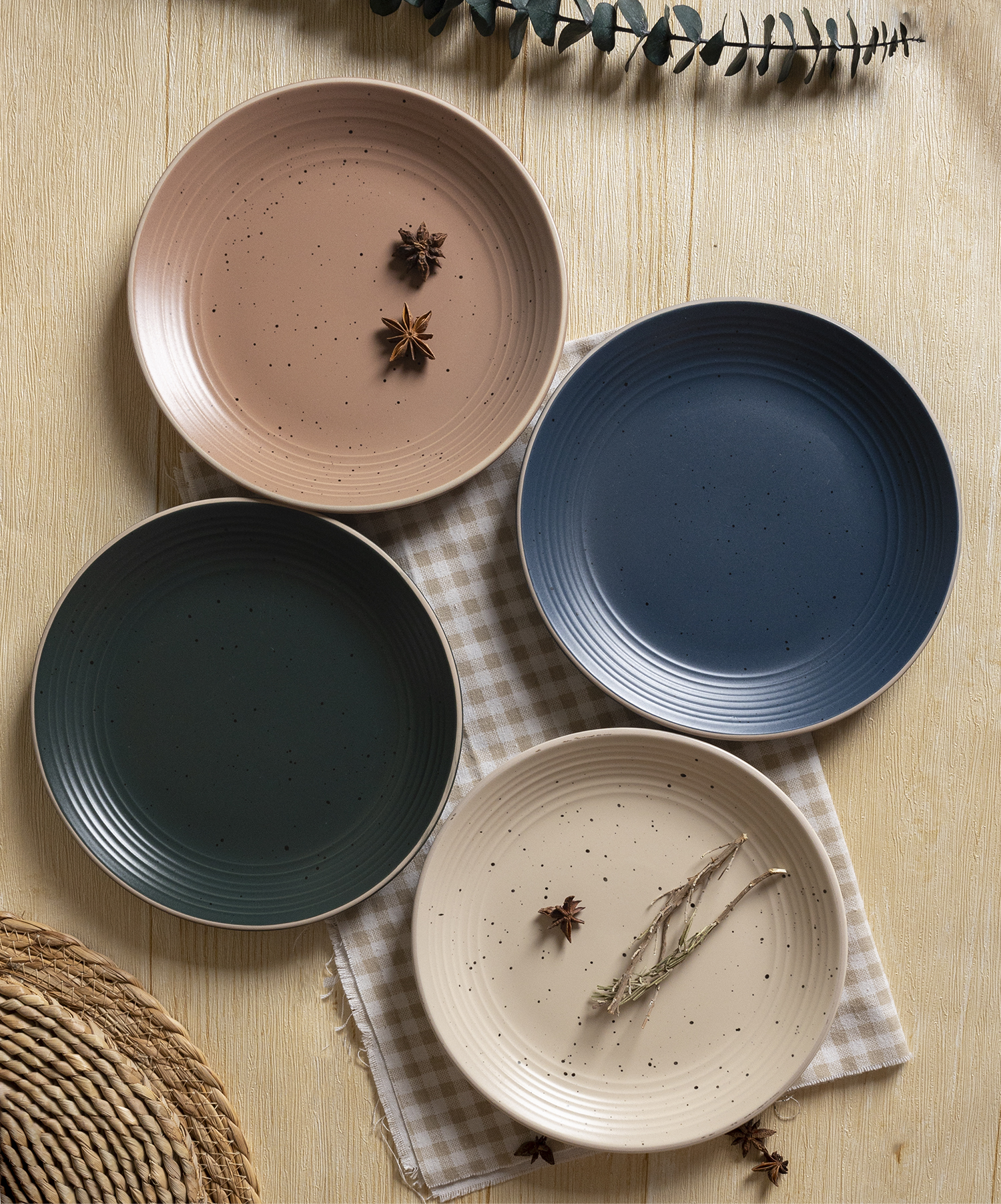CHANGSHA HAPPY GO Spiral Pattern with Speckled and Rimmed Edge Ceramic Set | happygodinnerware.com