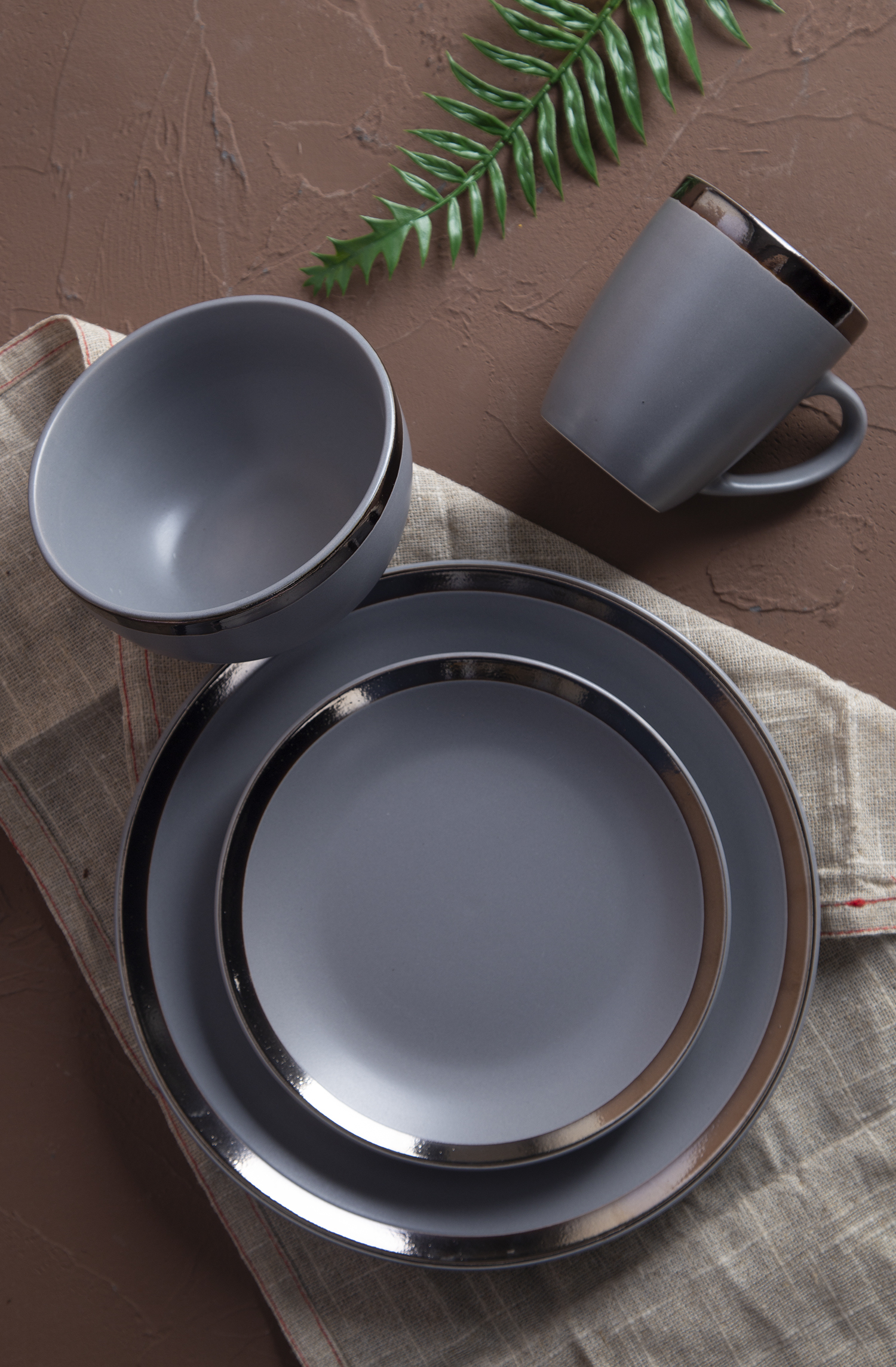 CHANGSHA HAPPY GO Wide Metallic Rim Ceramic Collection | happygodinnerware.com