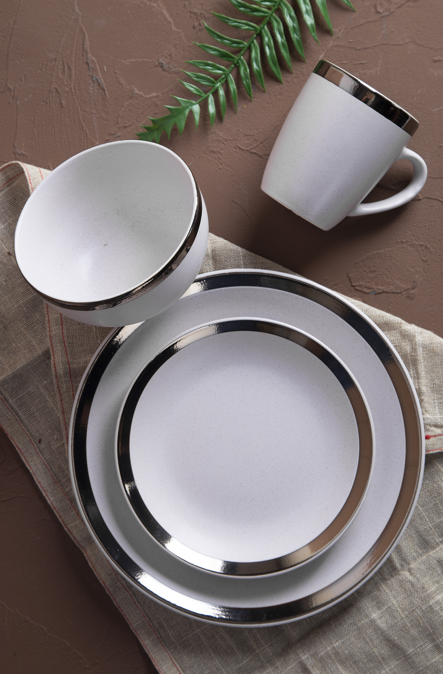 CHANGSHA HAPPY GO Wide Metallic Rim Ceramic Collection | happygodinnerware.com
