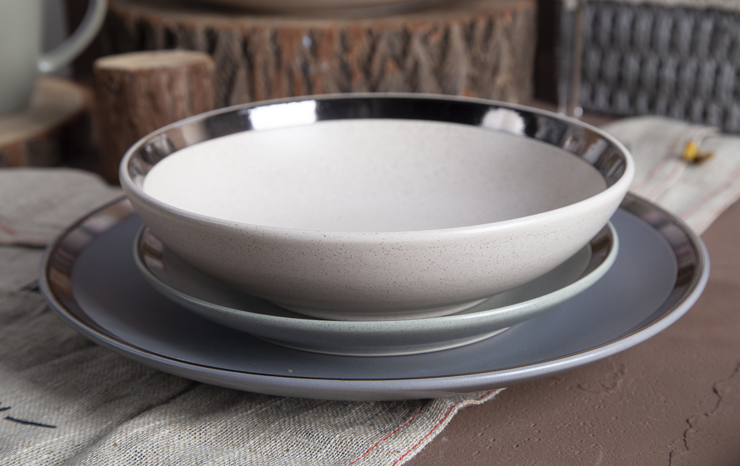 CHANGSHA HAPPY GO Wide Metallic Rim Ceramic Collection | happygodinnerware.com