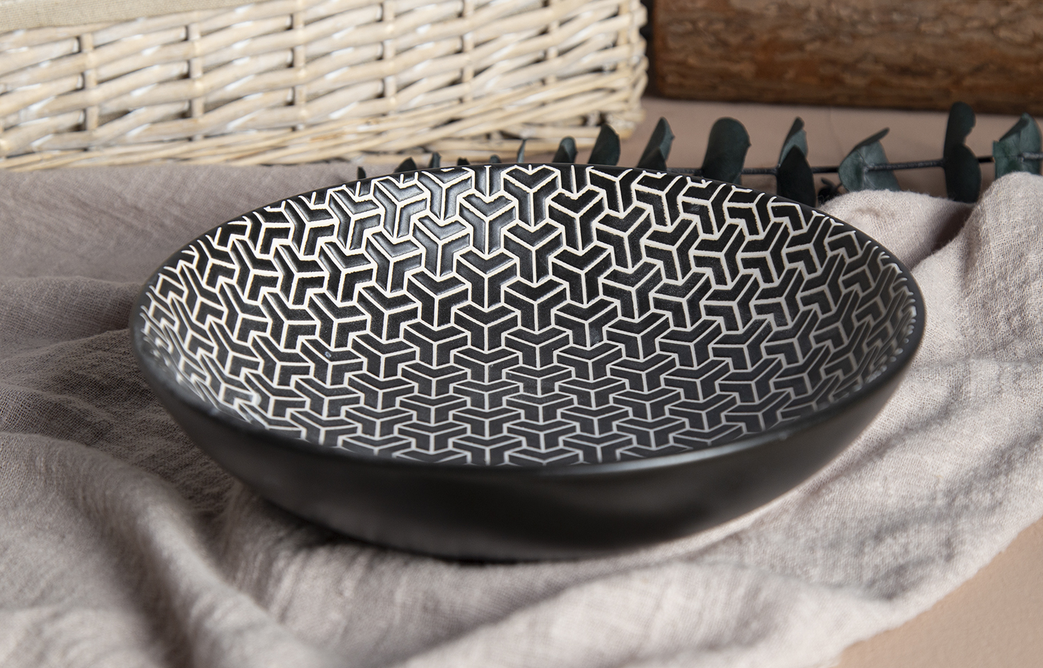 CHANGSHA HAPPY GO Gothic Fleur Embossed Reactive-Glaze Stoneware Bowl | Matte Black Exterior & White Relief | happygoceramics.com