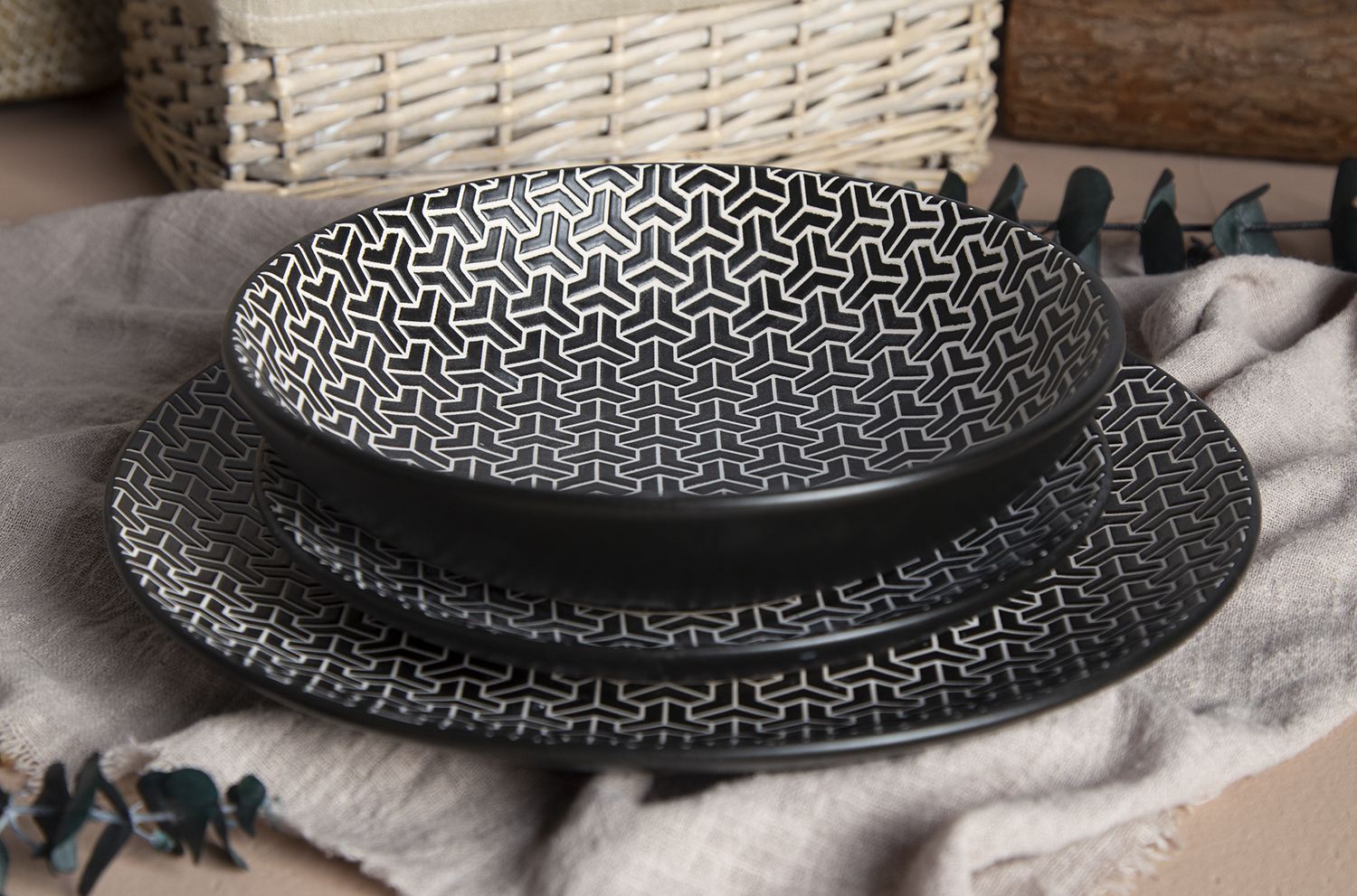 CHANGSHA HAPPY GO Gothic Fleur Embossed Reactive-Glaze Stoneware Bowl | Matte Black Exterior & White Relief | happygoceramics.com