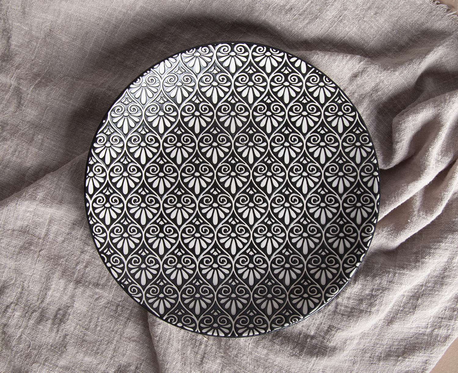 CHANGSHA HAPPY GO Gothic Fleur Embossed Reactive-Glaze Stoneware Bowl | Matte Black Exterior & White Relief | happygoceramics.com
