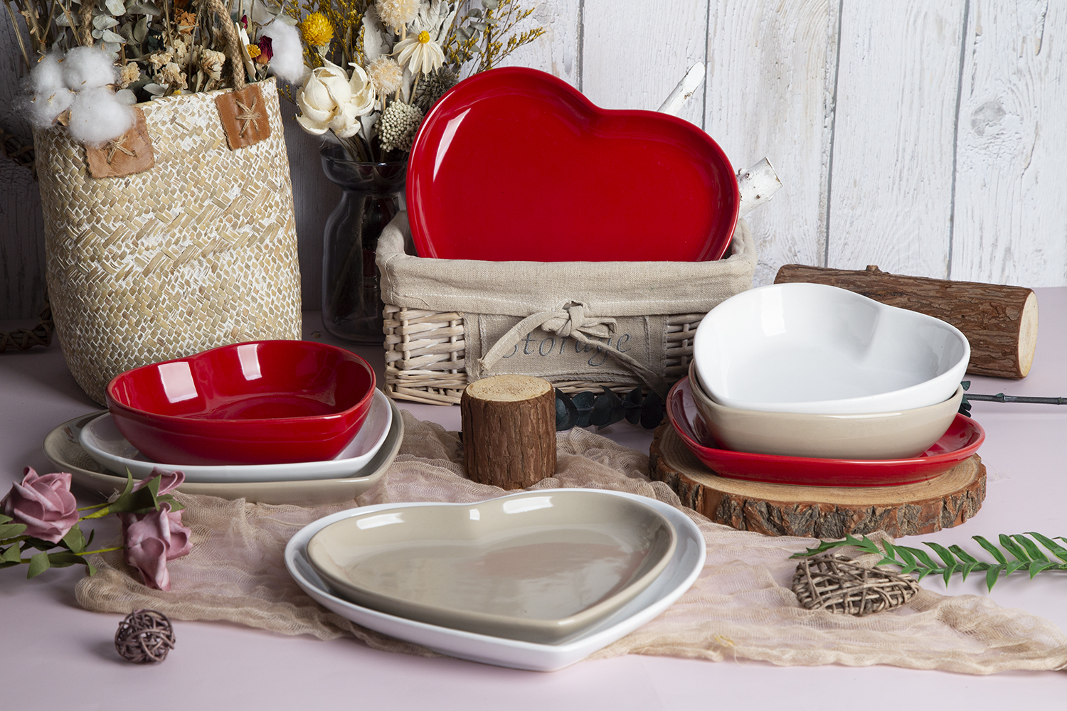 CHANGSHA HAPPY GO Hearthside Heart Embossed-Relief Reactive-Glaze Stoneware Platter | Valentine Scarlet & Ivory |Dopamine Series Ceramics|happygodinnerware.com