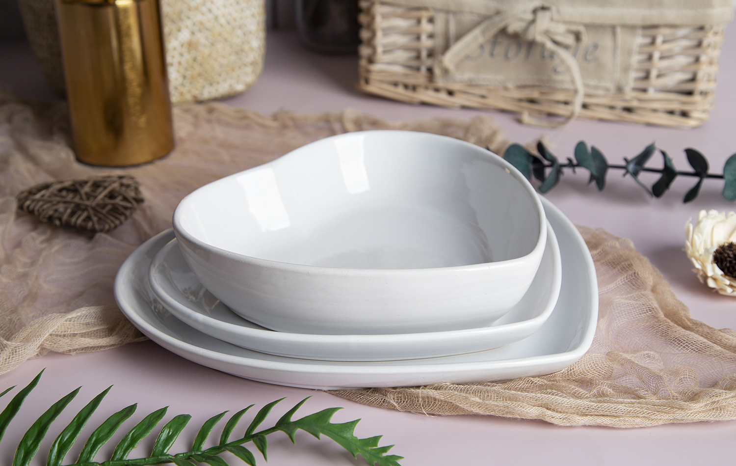 CHANGSHA HAPPY GO Hearthside Heart Embossed-Relief Reactive-Glaze Stoneware Platter | Valentine Scarlet & Ivory |Dopamine Series Ceramics|happygodinnerware.com