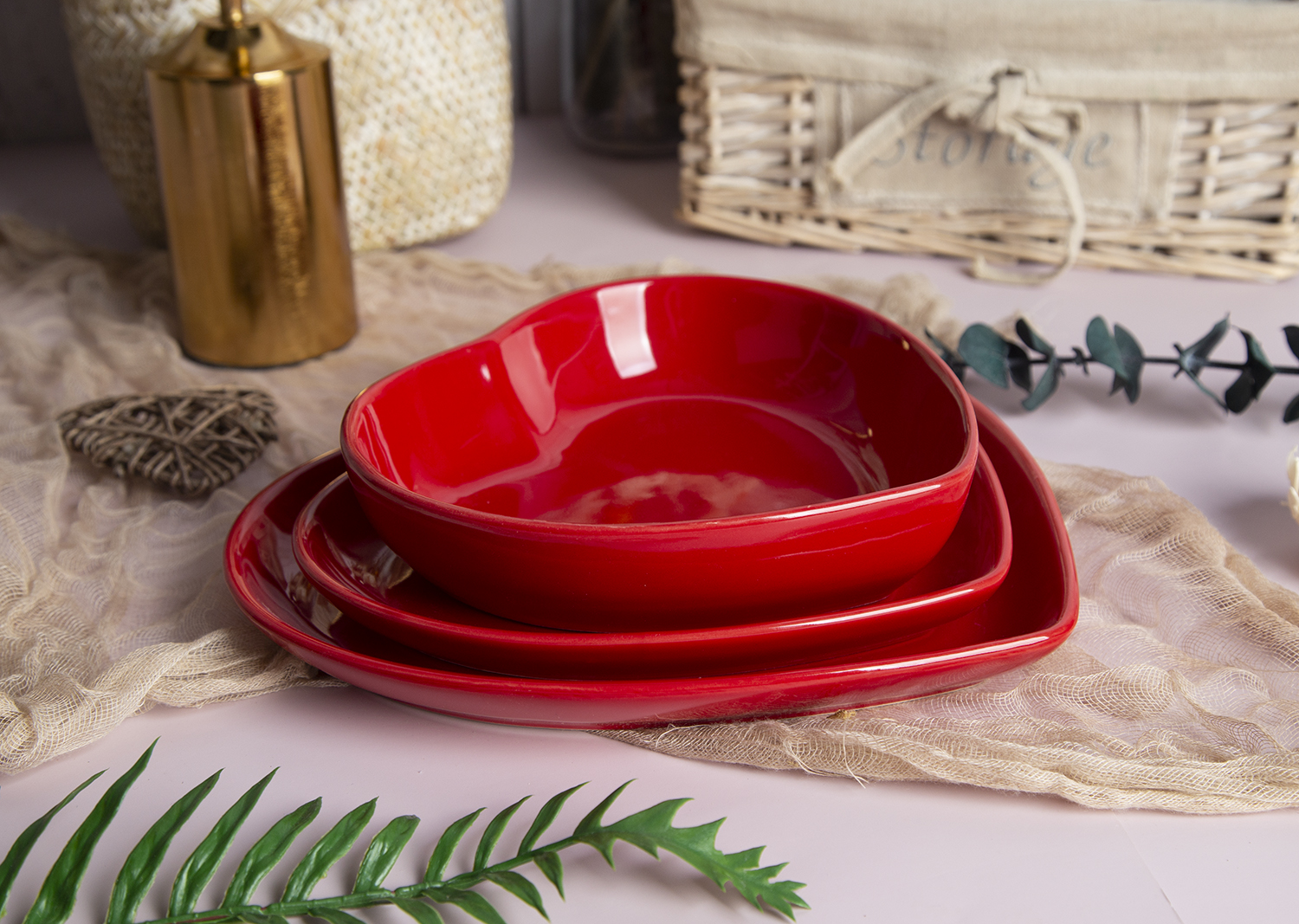 CHANGSHA HAPPY GO Hearthside Heart Embossed-Relief Reactive-Glaze Stoneware Platter | Valentine Scarlet & Ivory |Dopamine Series Ceramics|happygodinnerware.com