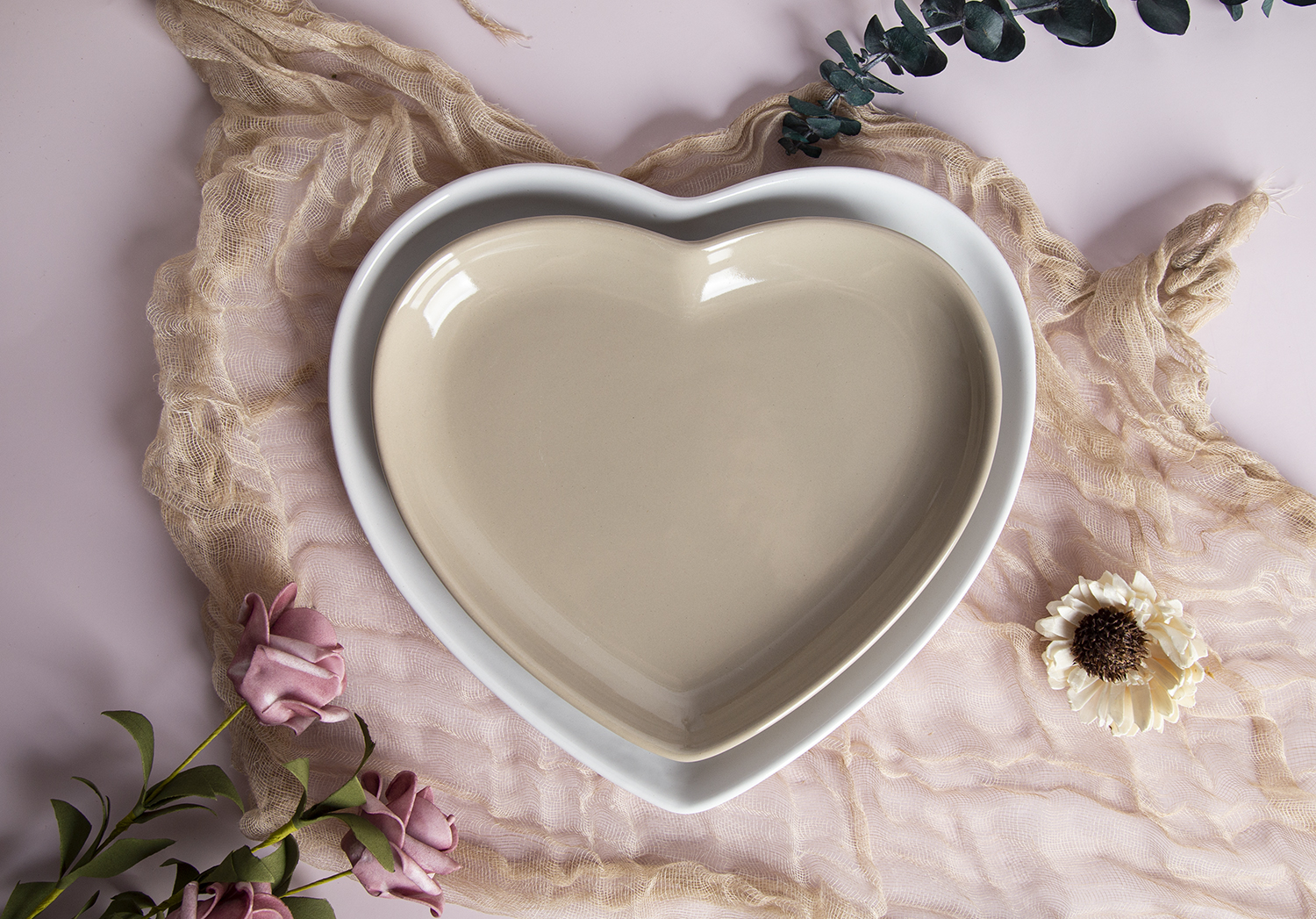 CHANGSHA HAPPY GO Hearthside Heart Embossed-Relief Reactive-Glaze Stoneware Platter | Valentine Scarlet & Ivory |Dopamine Series Ceramics|happygodinnerware.com