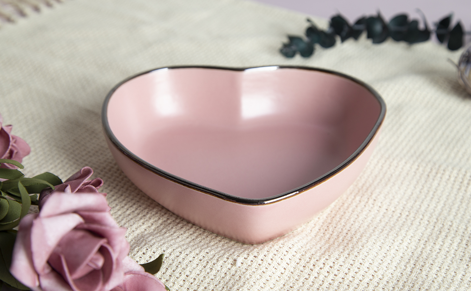 CHANGSHA HAPPY GO Blossom Embrace Contoured Embossed Reactive-Glaze Stoneware Heart Plate | Petal Pink & Ivory |Dopamine Series Ceramics|happygodinnerware.com