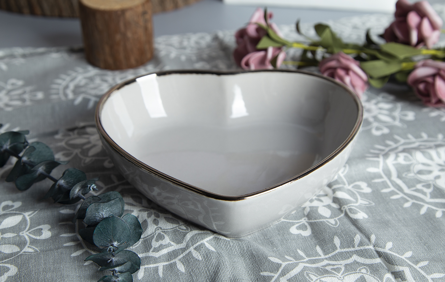 CHANGSHA HAPPY GO Blossom Embrace Contoured Embossed Reactive-Glaze Stoneware Heart Plate | Petal Pink & Ivory |Dopamine Series Ceramics|happygodinnerware.com