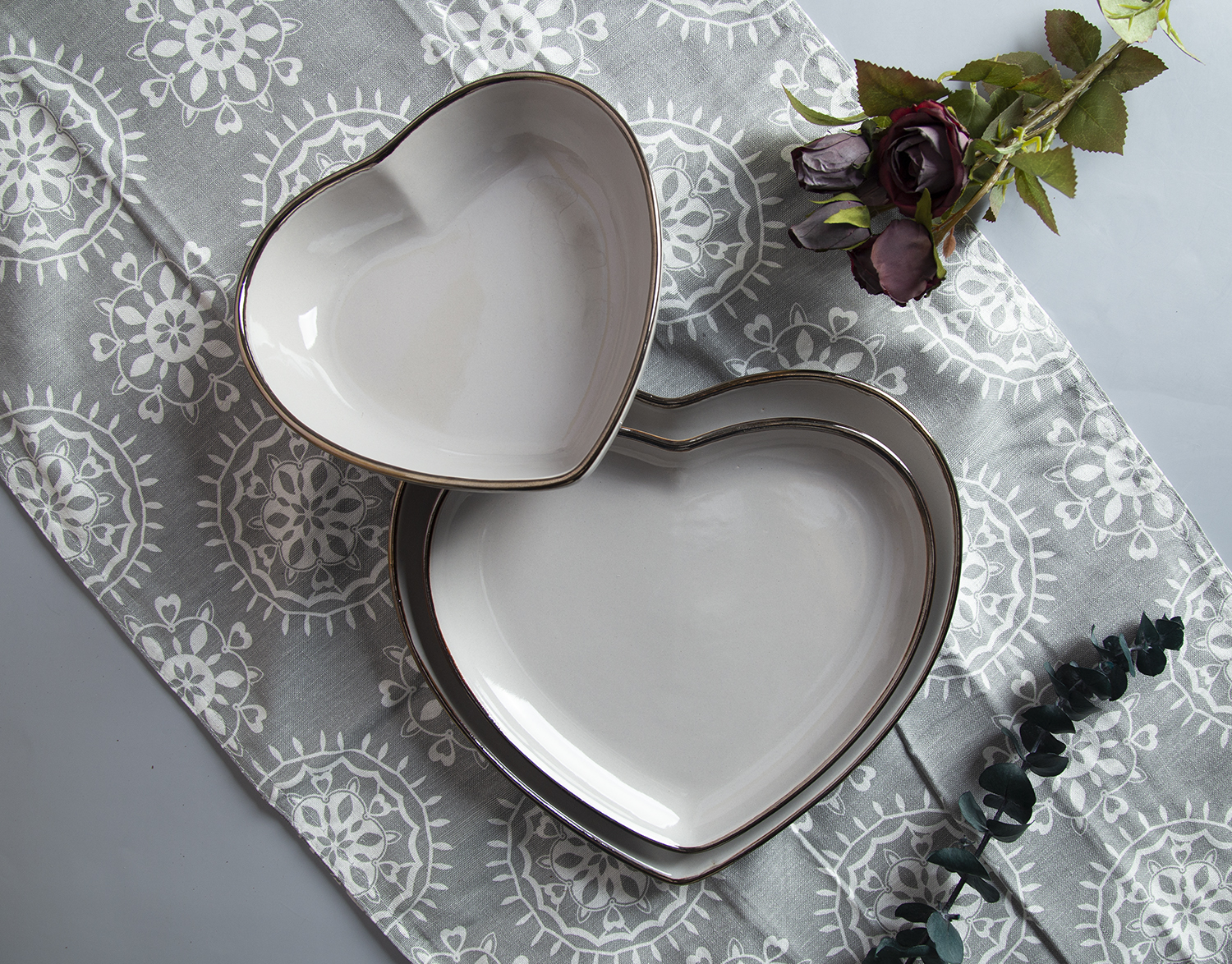 CHANGSHA HAPPY GO Blossom Embrace Contoured Embossed Reactive-Glaze Stoneware Heart Plate | Petal Pink & Ivory |Dopamine Series Ceramics|happygodinnerware.com