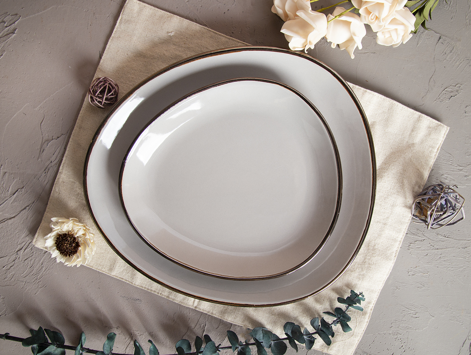 CHANGSHA HAPPY GO Blossom Embrace Contoured Embossed Reactive-Glaze Stoneware Heart Plate | Petal Pink & Ivory |Dopamine Series Ceramics|happygodinnerware.com
