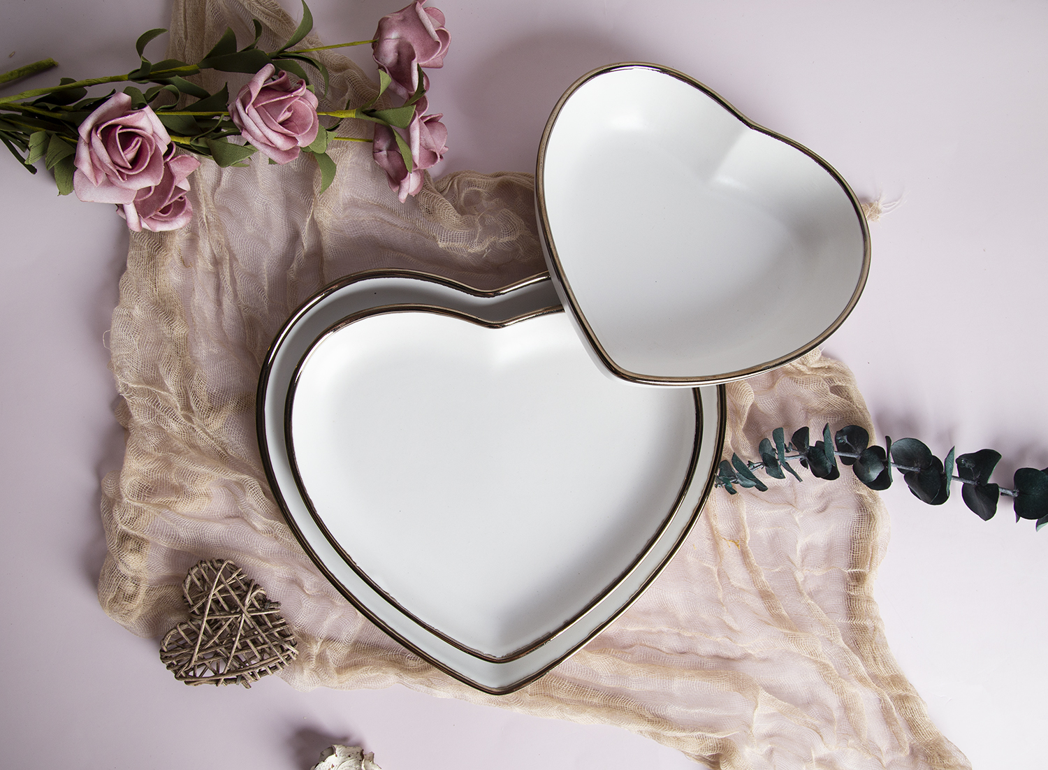 CHANGSHA HAPPY GO Blossom Embrace Contoured Embossed Reactive-Glaze Stoneware Heart Plate | Petal Pink & Ivory |Dopamine Series Ceramics|happygodinnerware.com