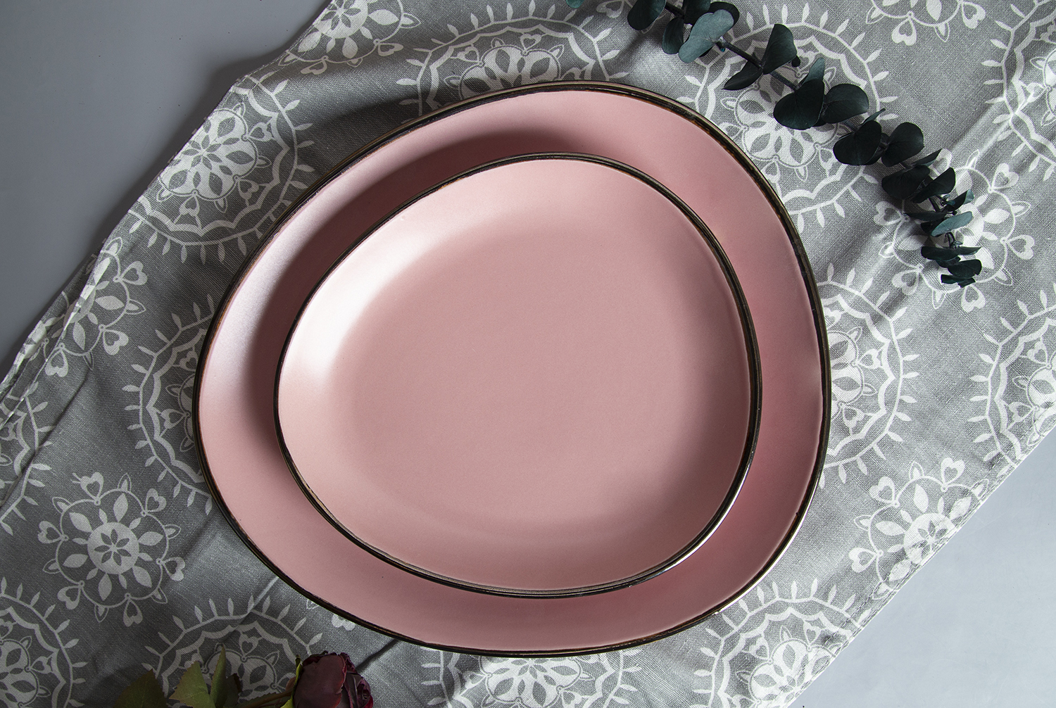 CHANGSHA HAPPY GO Blossom Embrace Contoured Embossed Reactive-Glaze Stoneware Heart Plate | Petal Pink & Ivory |Dopamine Series Ceramics|happygodinnerware.com