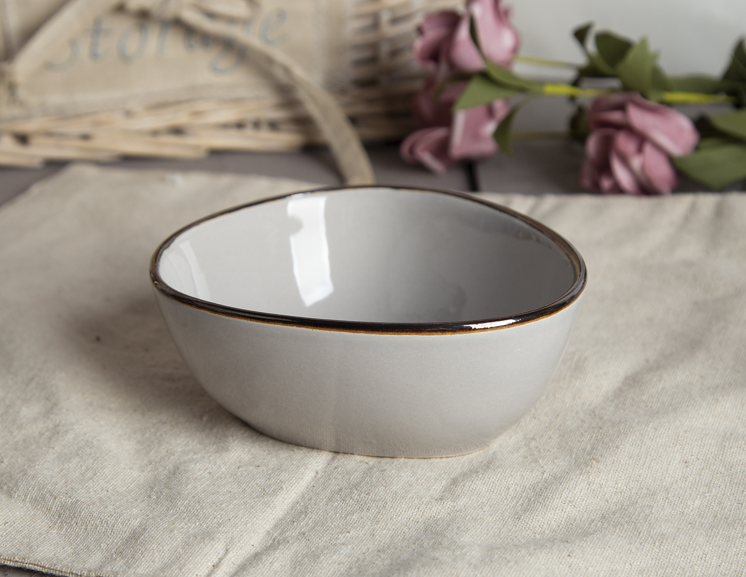 CHANGSHA HAPPY GO Blossom Embrace Contoured Embossed Reactive-Glaze Stoneware Heart Plate | Petal Pink & Ivory |Dopamine Series Ceramics|happygodinnerware.com