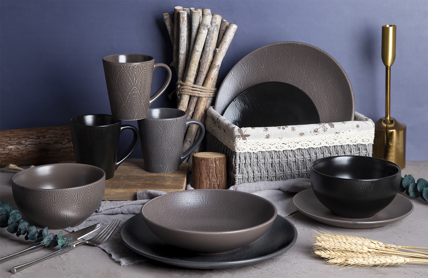 CHANGSHA HAPPY GO  Matte Black and Earthy Brown Embossed Stoneware Tableware with Natural Engraved Design |happygodinnerware.com