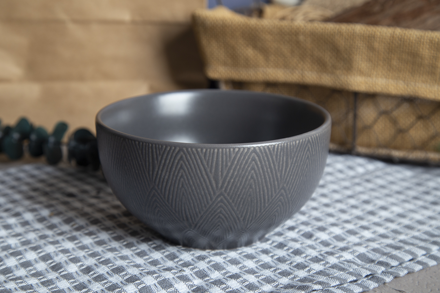 CHANGSHA HAPPY GO  Matte Black and Earthy Brown Embossed Stoneware Tableware with Natural Engraved Design |happygodinnerware.com