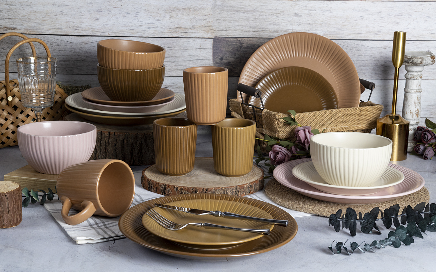 CHANGSHA HAPPY GO  Matte Embossed Stoneware Dinnerware Set – Vertical Ribbed Texture with Neutral Earth-Tone Glaze for Modern Table Styling |happygodinnerware.com