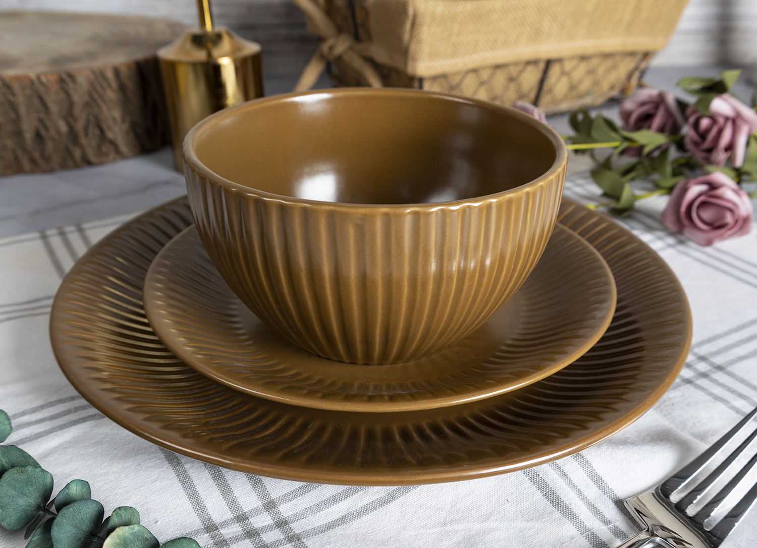 CHANGSHA HAPPY GO  Matte Embossed Stoneware Dinnerware Set – Vertical Ribbed Texture with Neutral Earth-Tone Glaze for Modern Table Styling |happygodinnerware.com