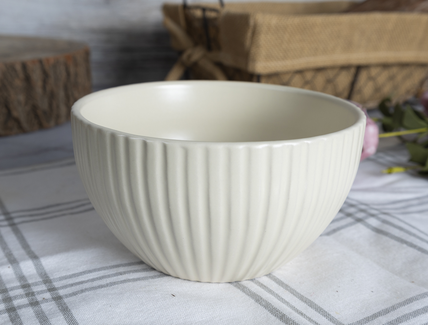 CHANGSHA HAPPY GO  Matte Embossed Stoneware Dinnerware Set – Vertical Ribbed Texture with Neutral Earth-Tone Glaze for Modern Table Styling |happygodinnerware.com