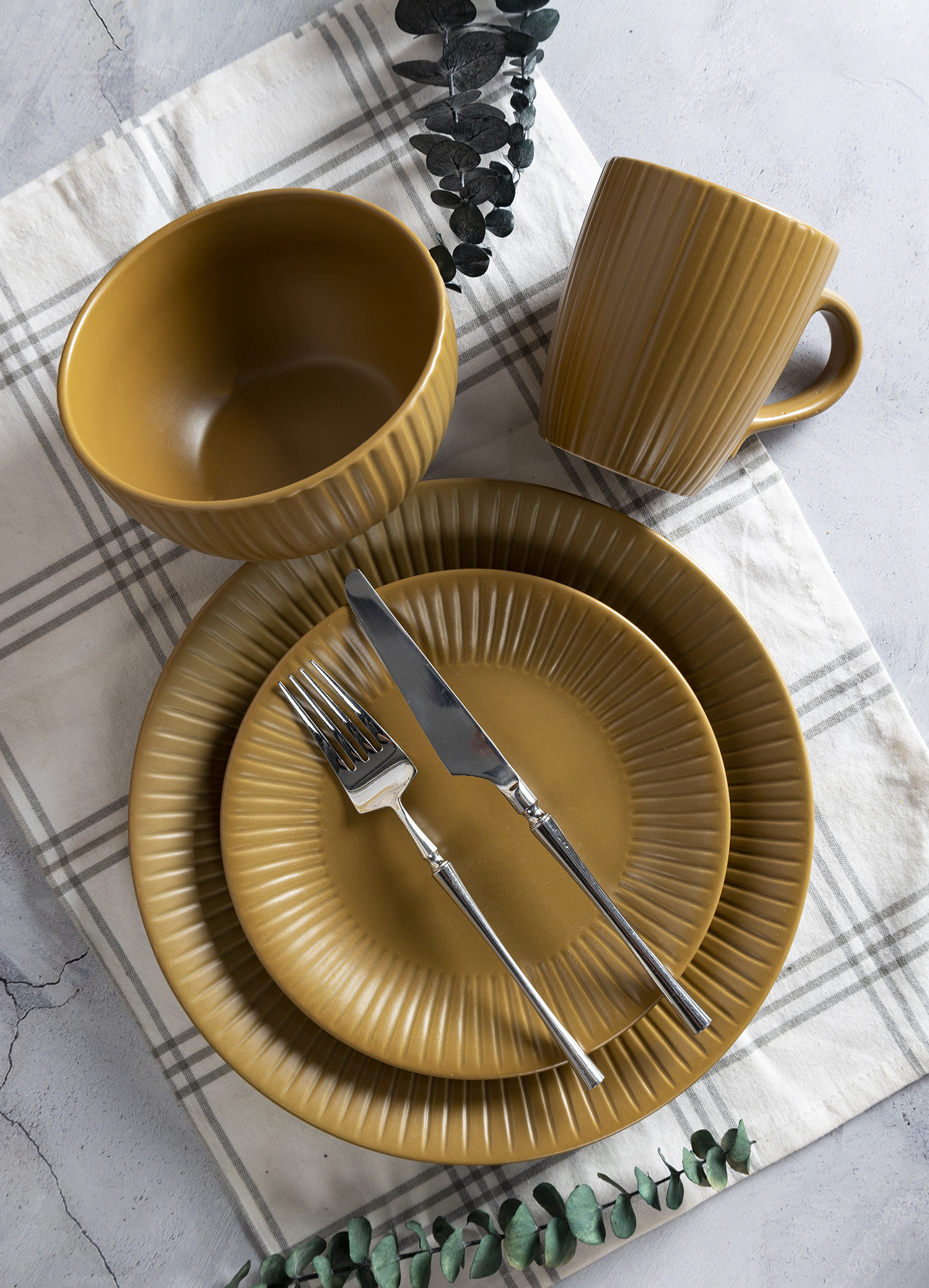 CHANGSHA HAPPY GO  Matte Embossed Stoneware Dinnerware Set – Vertical Ribbed Texture with Neutral Earth-Tone Glaze for Modern Table Styling |happygodinnerware.com