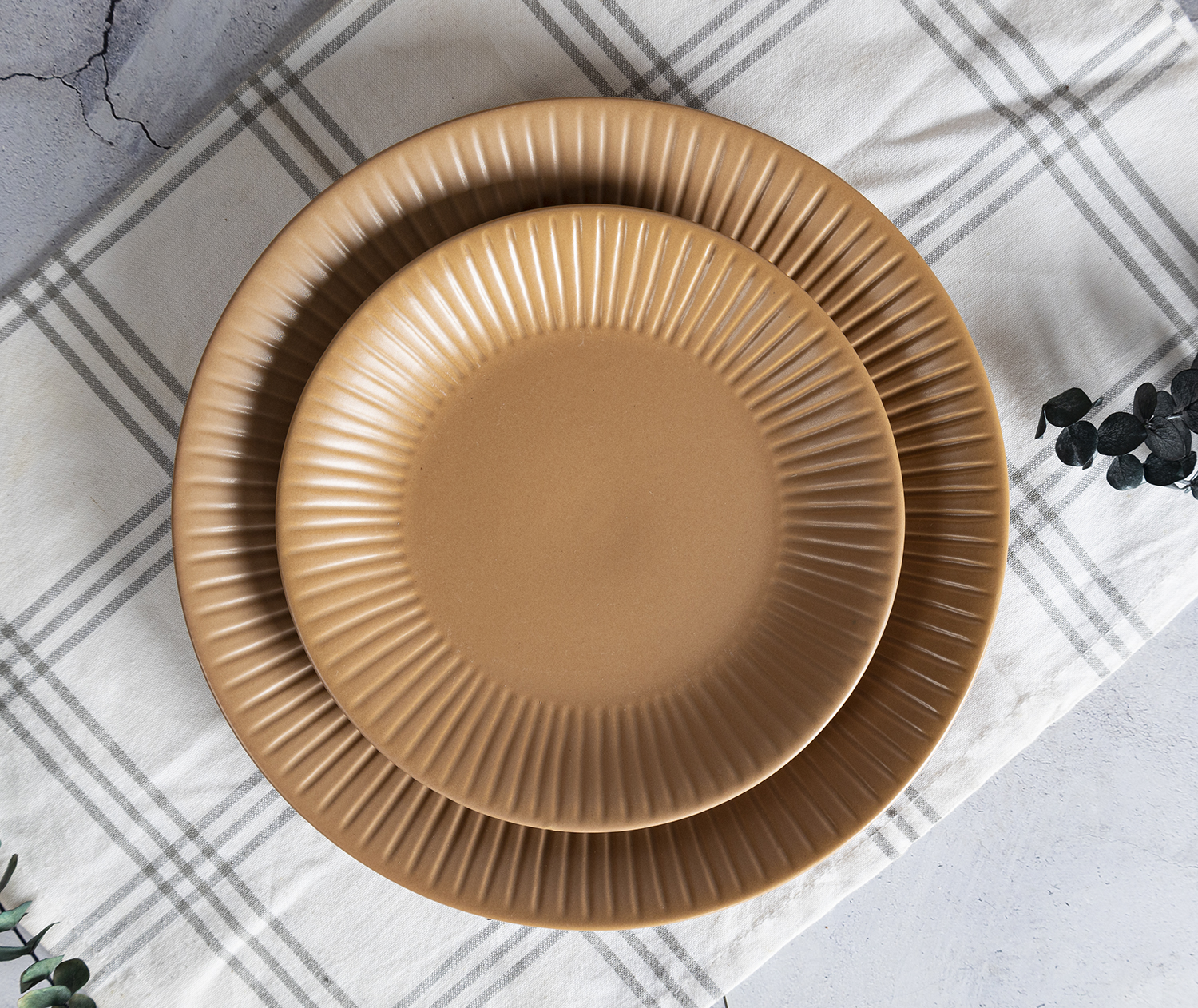 CHANGSHA HAPPY GO  Matte Embossed Stoneware Dinnerware Set – Vertical Ribbed Texture with Neutral Earth-Tone Glaze for Modern Table Styling |happygodinnerware.com