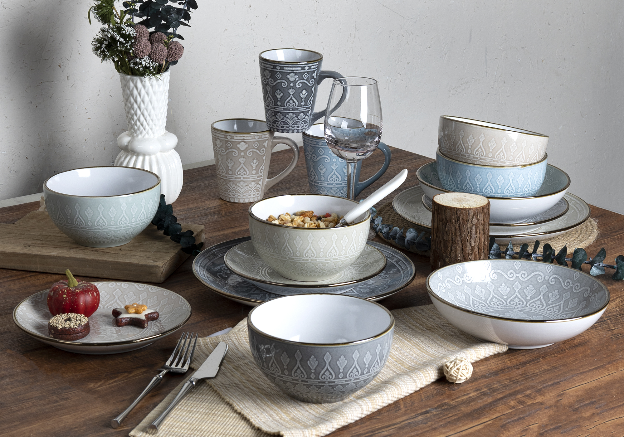 CHANGSHA HAPPY GO  Nordic Vintage Pattern Stoneware Dinnerware Set – Hand-Stamped Embossed Glaze with Elegant Pastel Tones |happygodinnerware.com