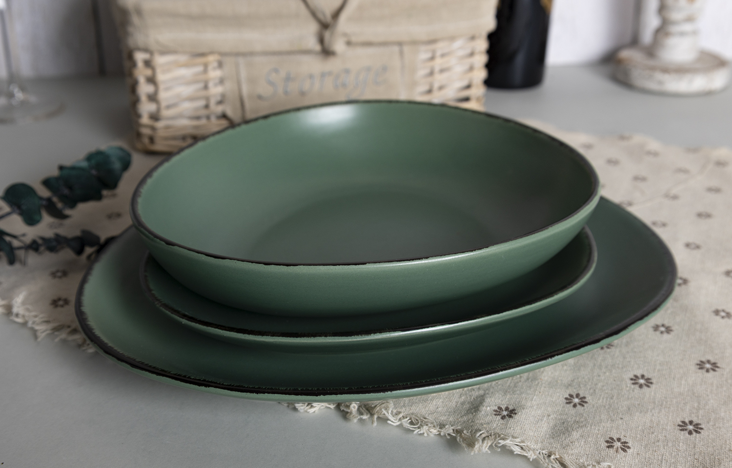 CHANGSHA HAPPY GO Handcrafted Matte Green Stoneware Dinnerware Set – Rustic Organic Shape with Natural Edge Design |Dopamine Series Ceramics|happygodinnerware.com
