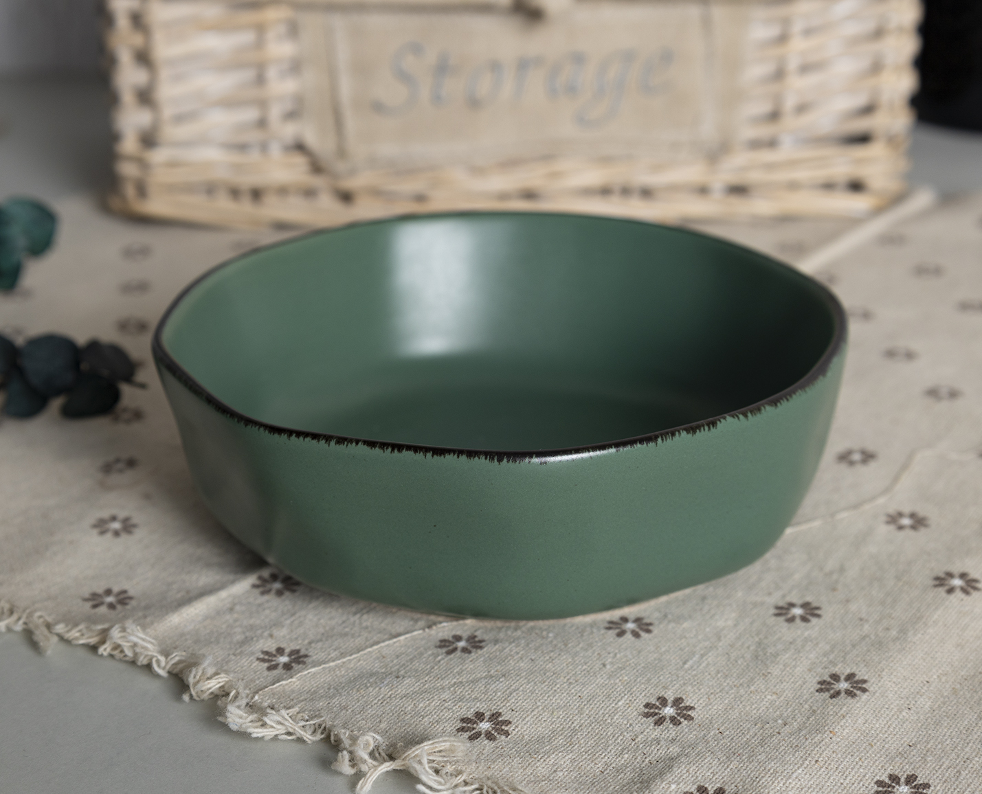 CHANGSHA HAPPY GO Handcrafted Matte Green Stoneware Dinnerware Set – Rustic Organic Shape with Natural Edge Design |Dopamine Series Ceramics|happygodinnerware.com