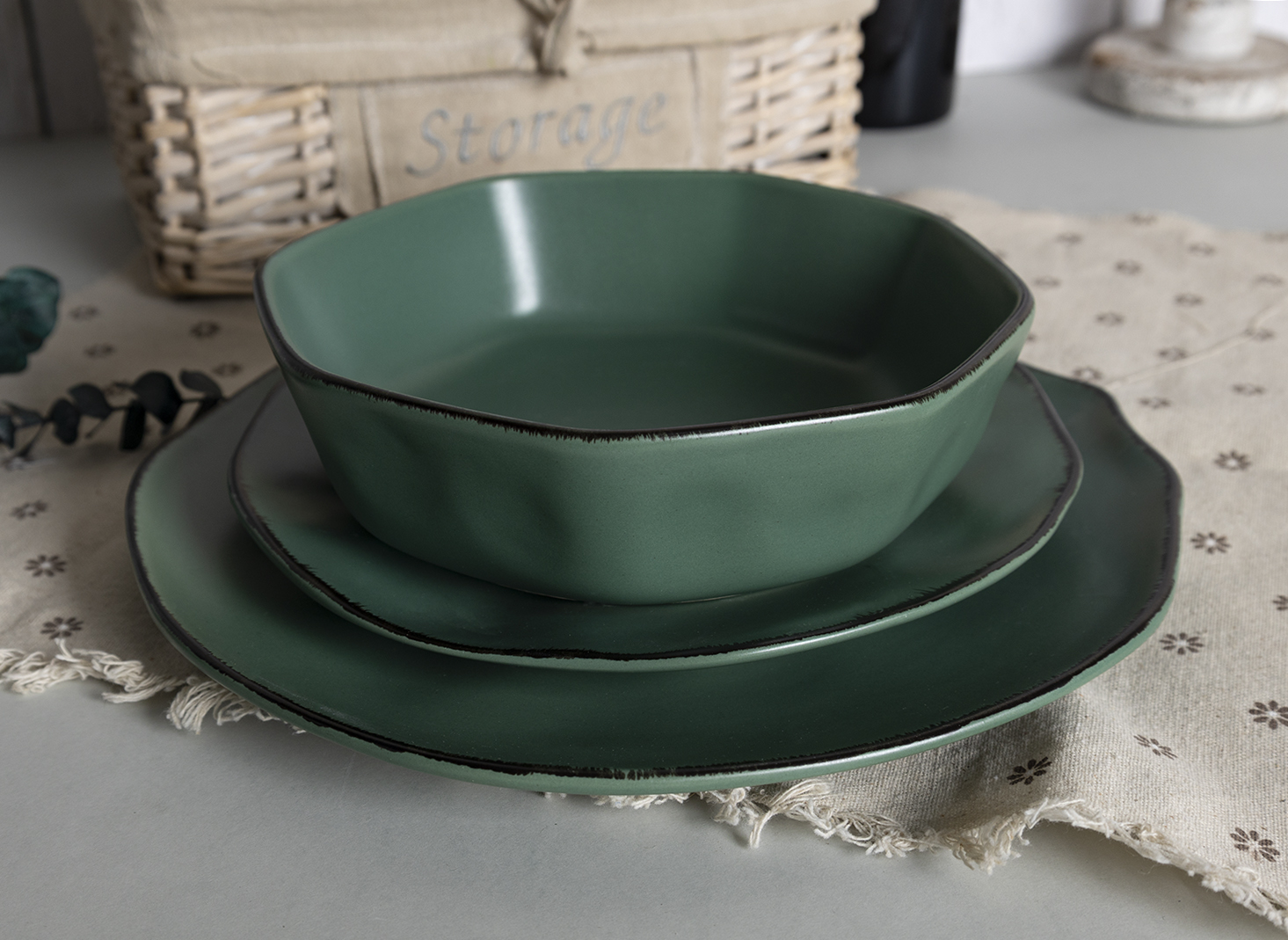 CHANGSHA HAPPY GO Handcrafted Matte Green Stoneware Dinnerware Set – Rustic Organic Shape with Natural Edge Design |Dopamine Series Ceramics|happygodinnerware.com