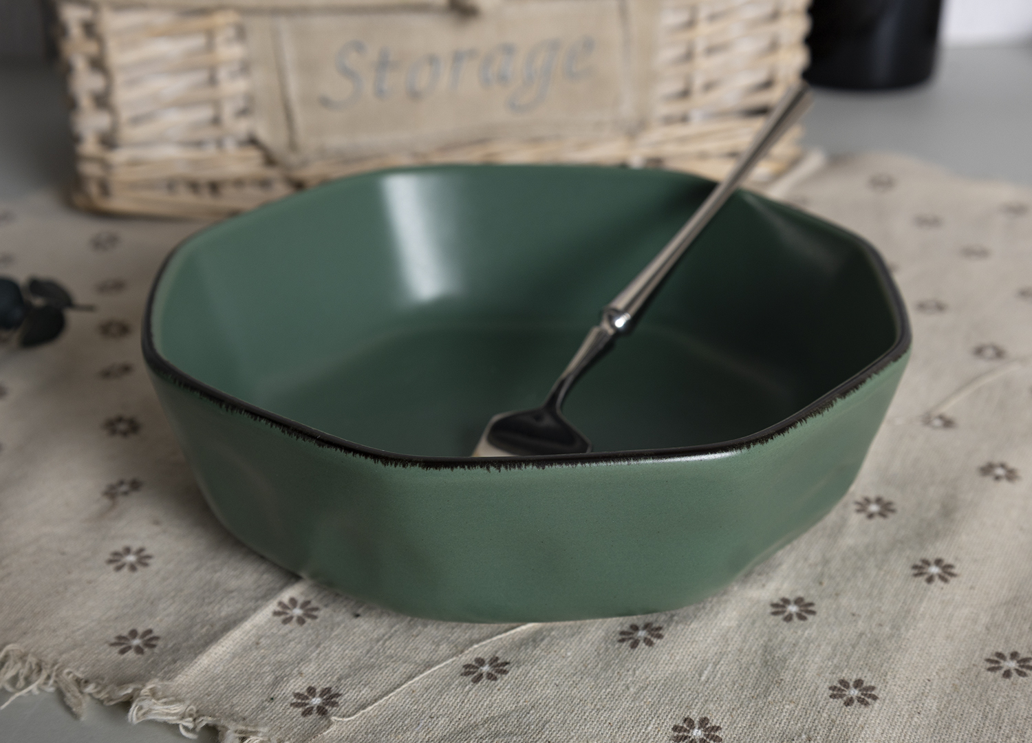 CHANGSHA HAPPY GO Handcrafted Matte Green Stoneware Dinnerware Set – Rustic Organic Shape with Natural Edge Design |Dopamine Series Ceramics|happygodinnerware.com