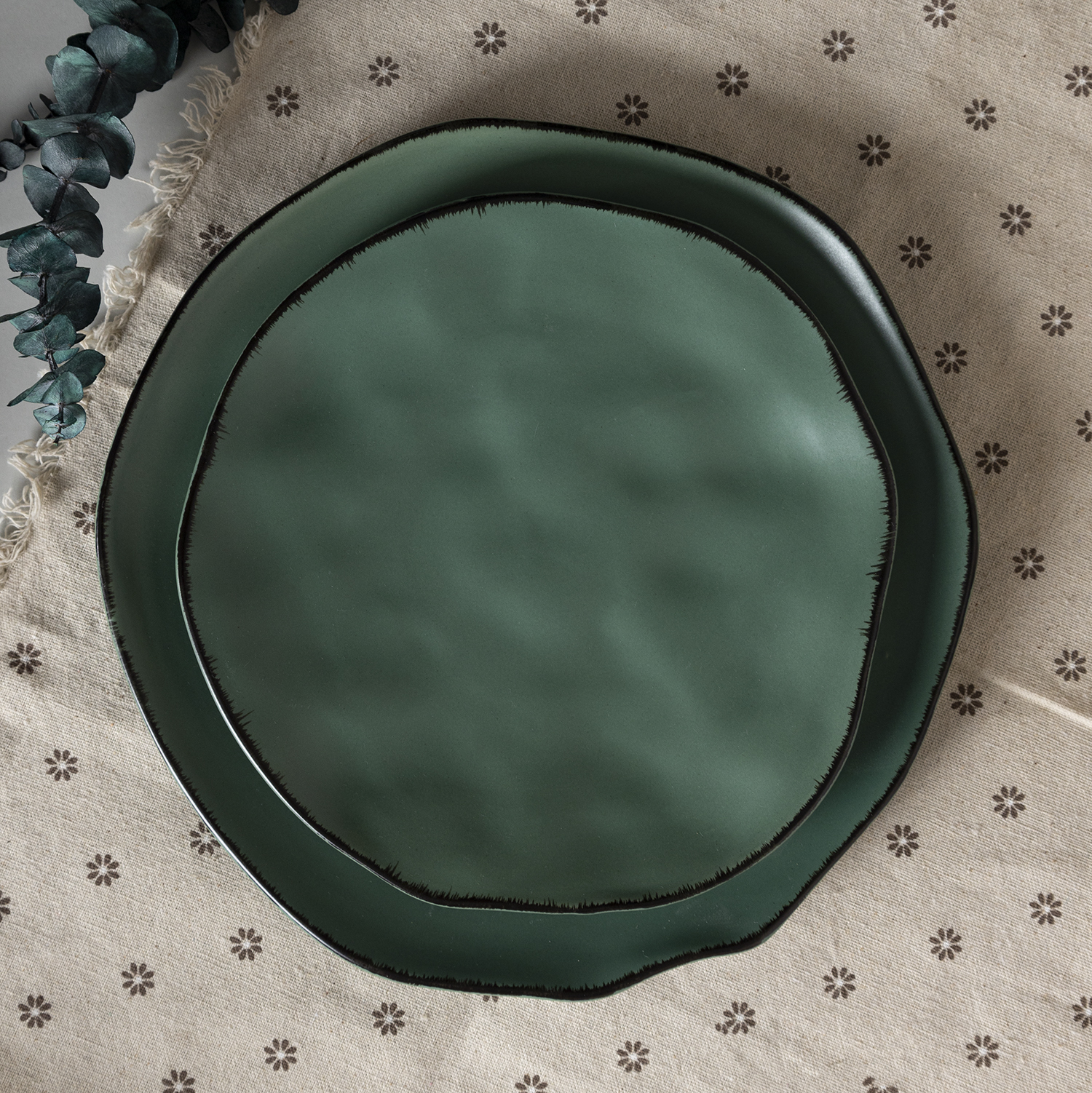 CHANGSHA HAPPY GO Handcrafted Matte Green Stoneware Dinnerware Set – Rustic Organic Shape with Natural Edge Design |Dopamine Series Ceramics|happygodinnerware.com