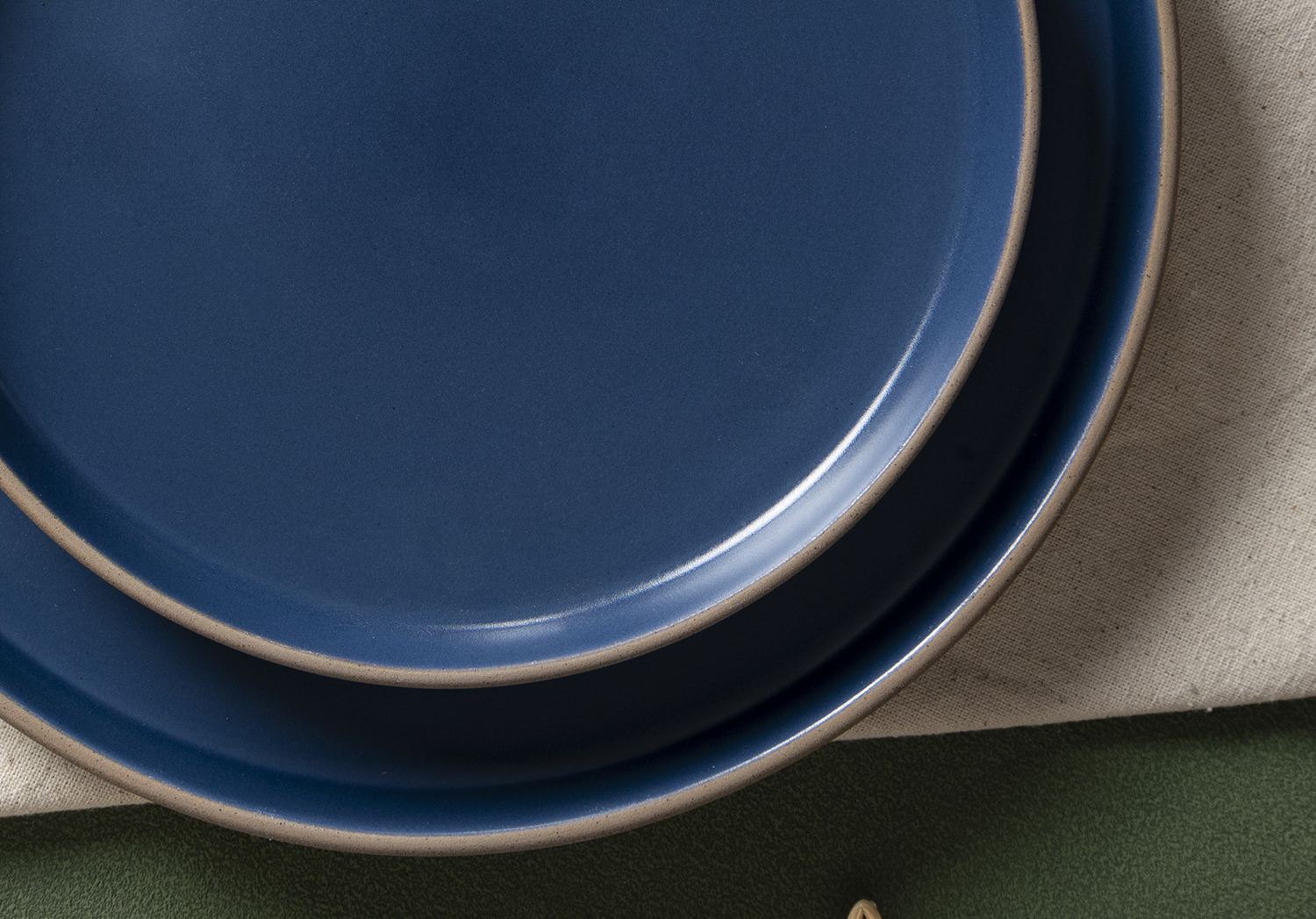 CHANGSHA HAPPY GO Modern Matte Color Glazed Stoneware Dinnerware Set – Minimalist Design with Natural Unglazed Bottom |happygodinnerware.com
