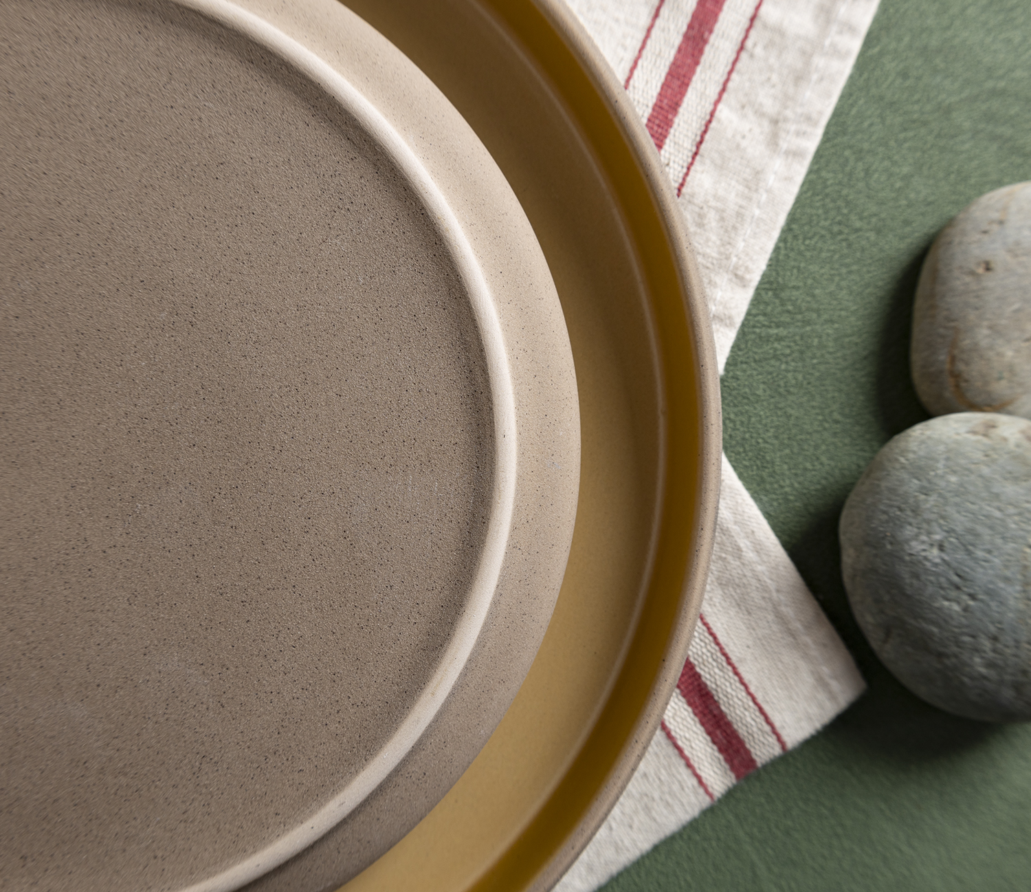 CHANGSHA HAPPY GO Modern Matte Color Glazed Stoneware Dinnerware Set – Minimalist Design with Natural Unglazed Bottom |happygodinnerware.com