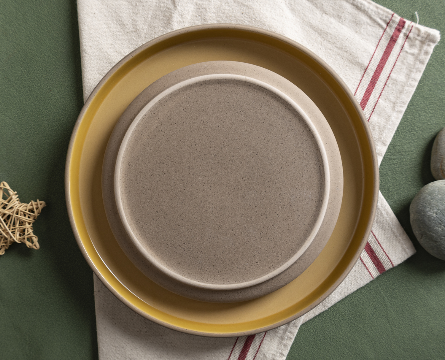 CHANGSHA HAPPY GO Modern Matte Color Glazed Stoneware Dinnerware Set – Minimalist Design with Natural Unglazed Bottom |happygodinnerware.com